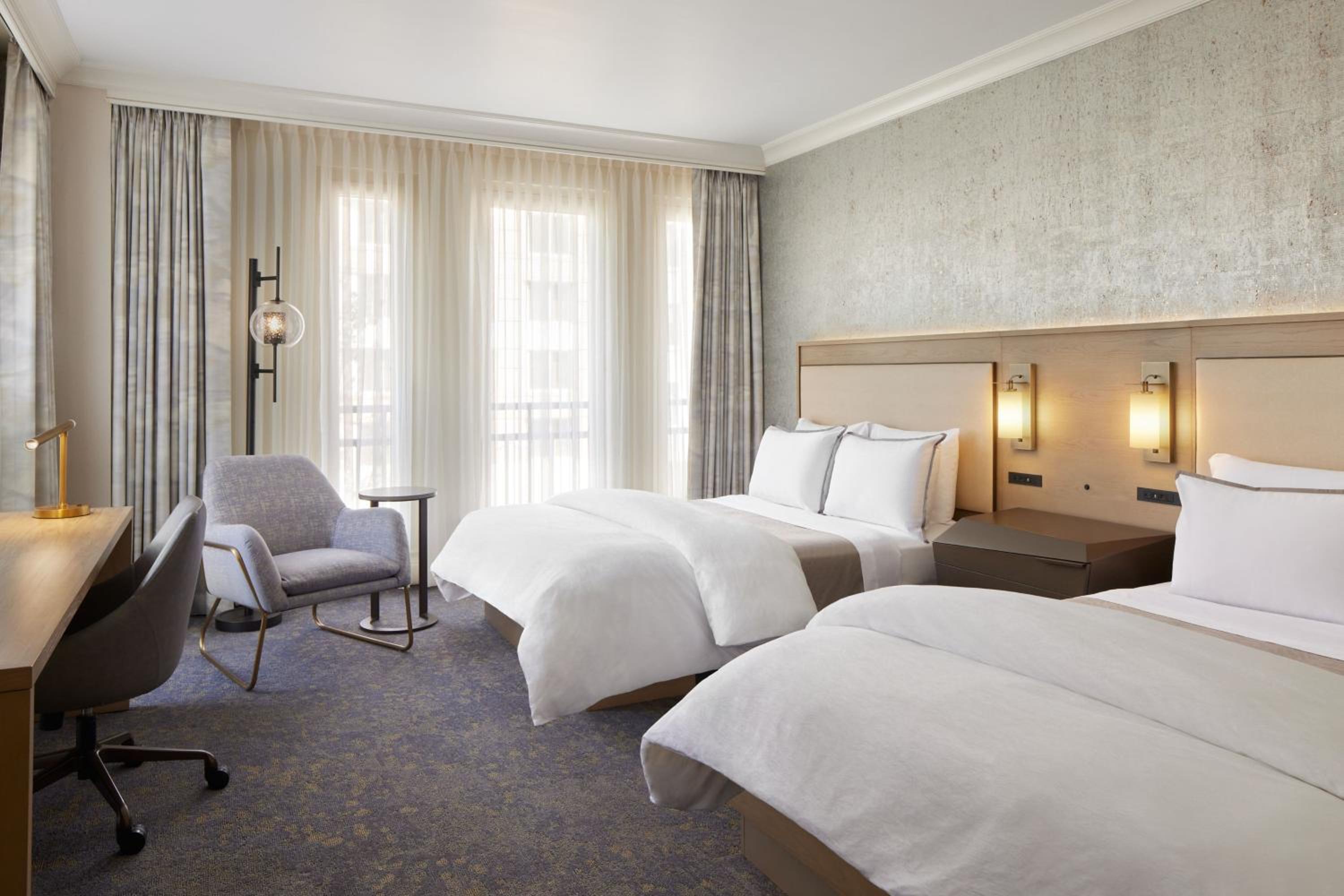 Deluxe, Larger Guest room, 2 Queen - Photo 3