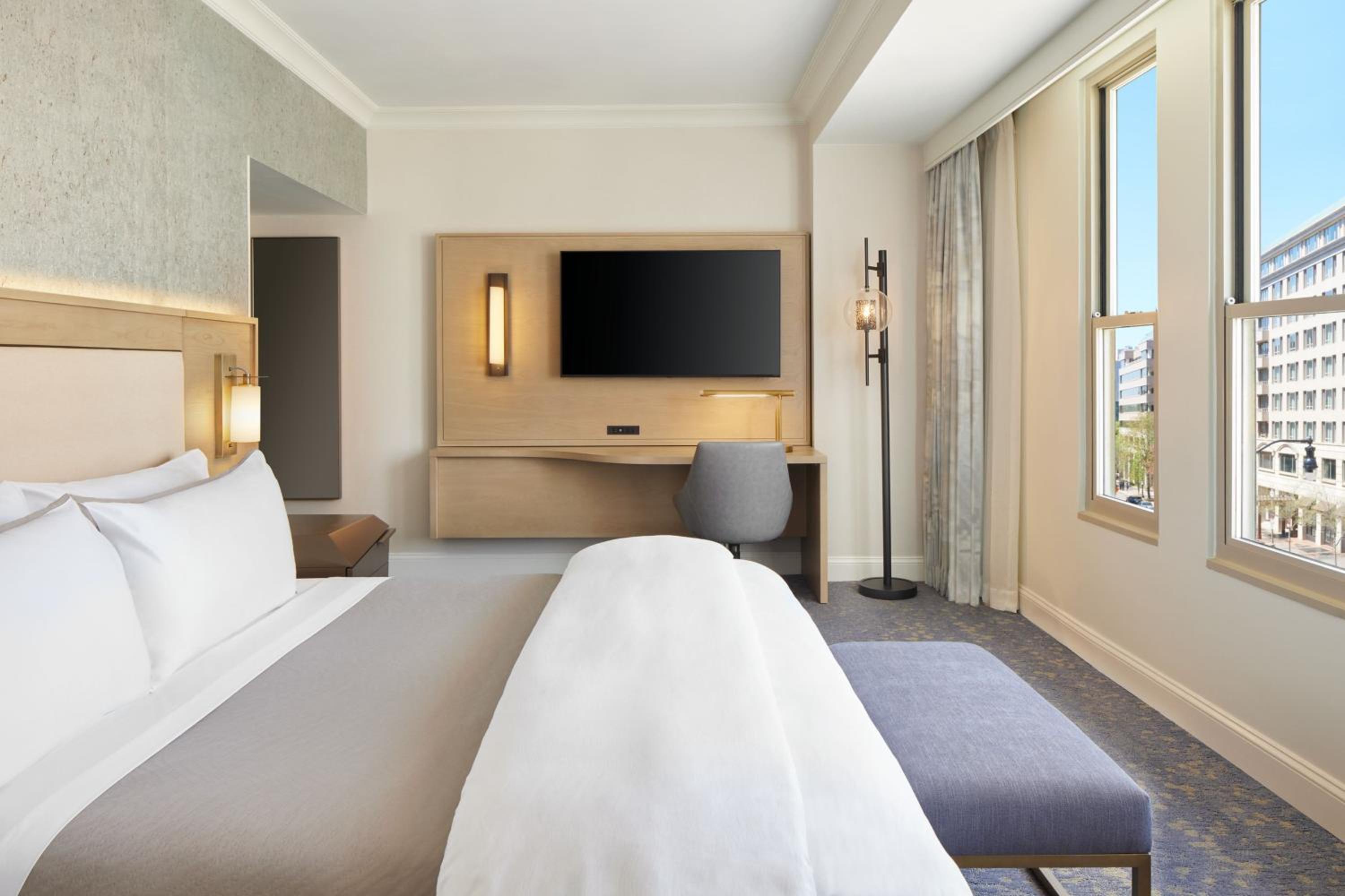 Traditional, Guest room, 1 King - Photo 1