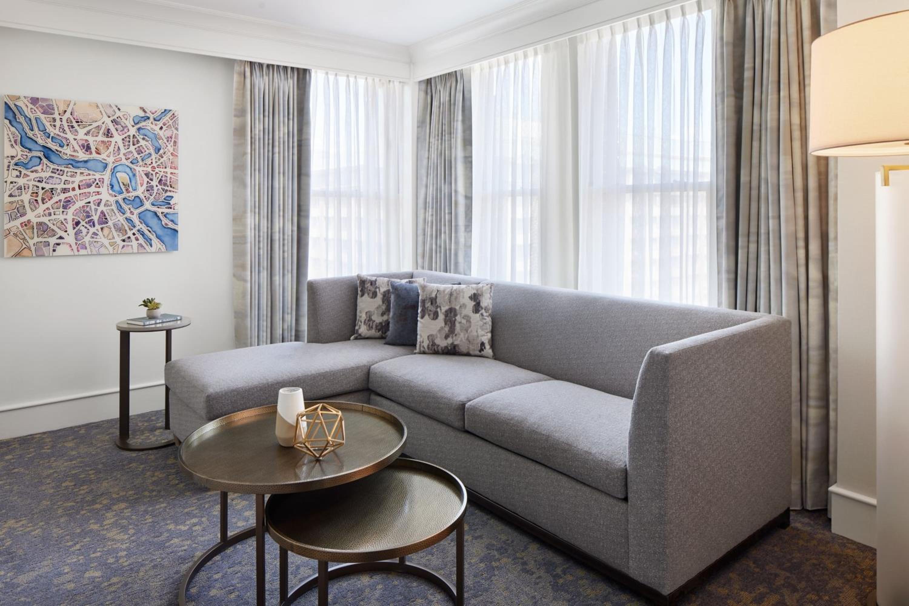 1 Bedroom Suite, 1 King, Alternate bed: sofa bed, City view - Photo 6