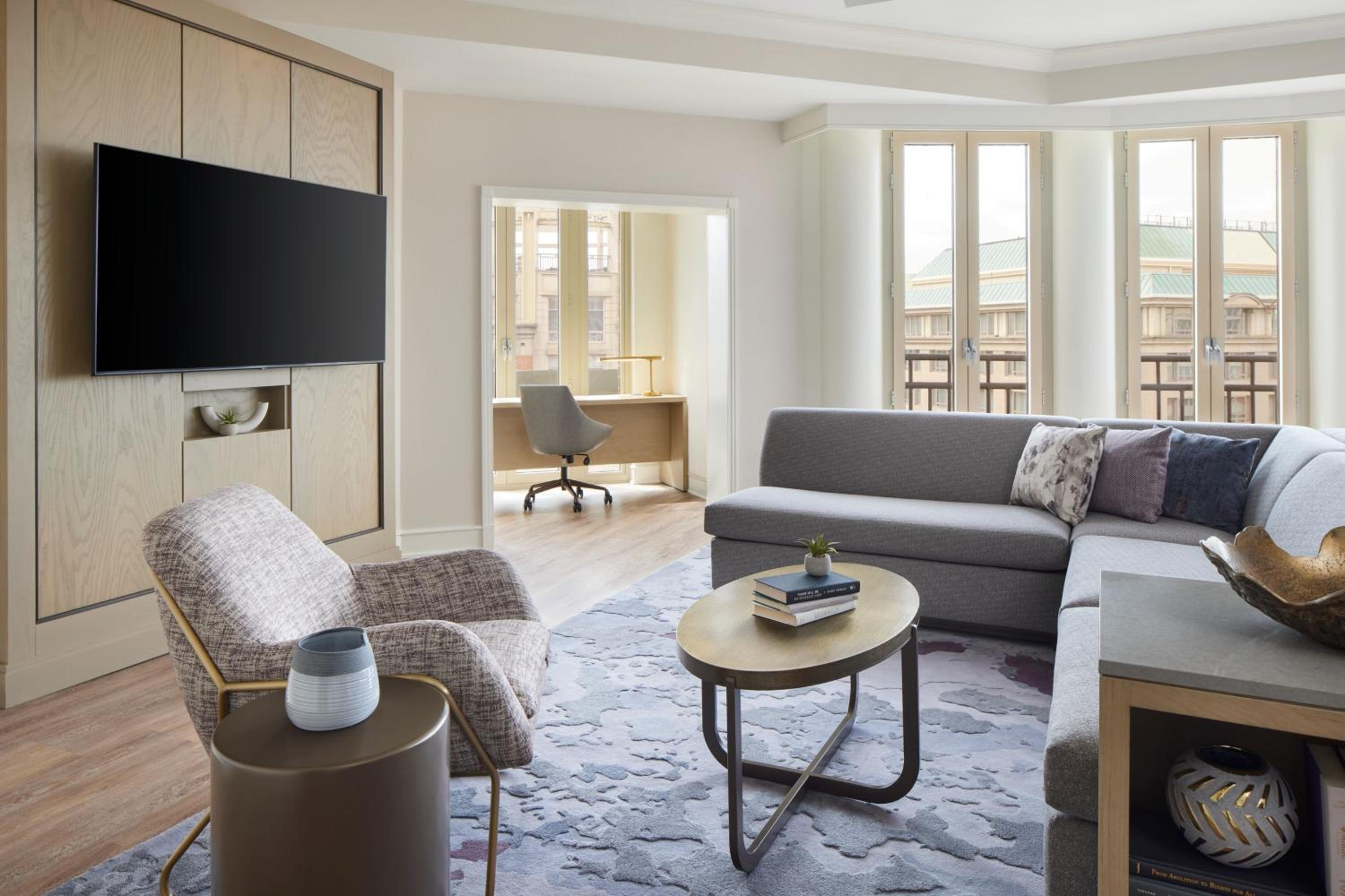 Presidential Suite, City view, Top floor photo 2