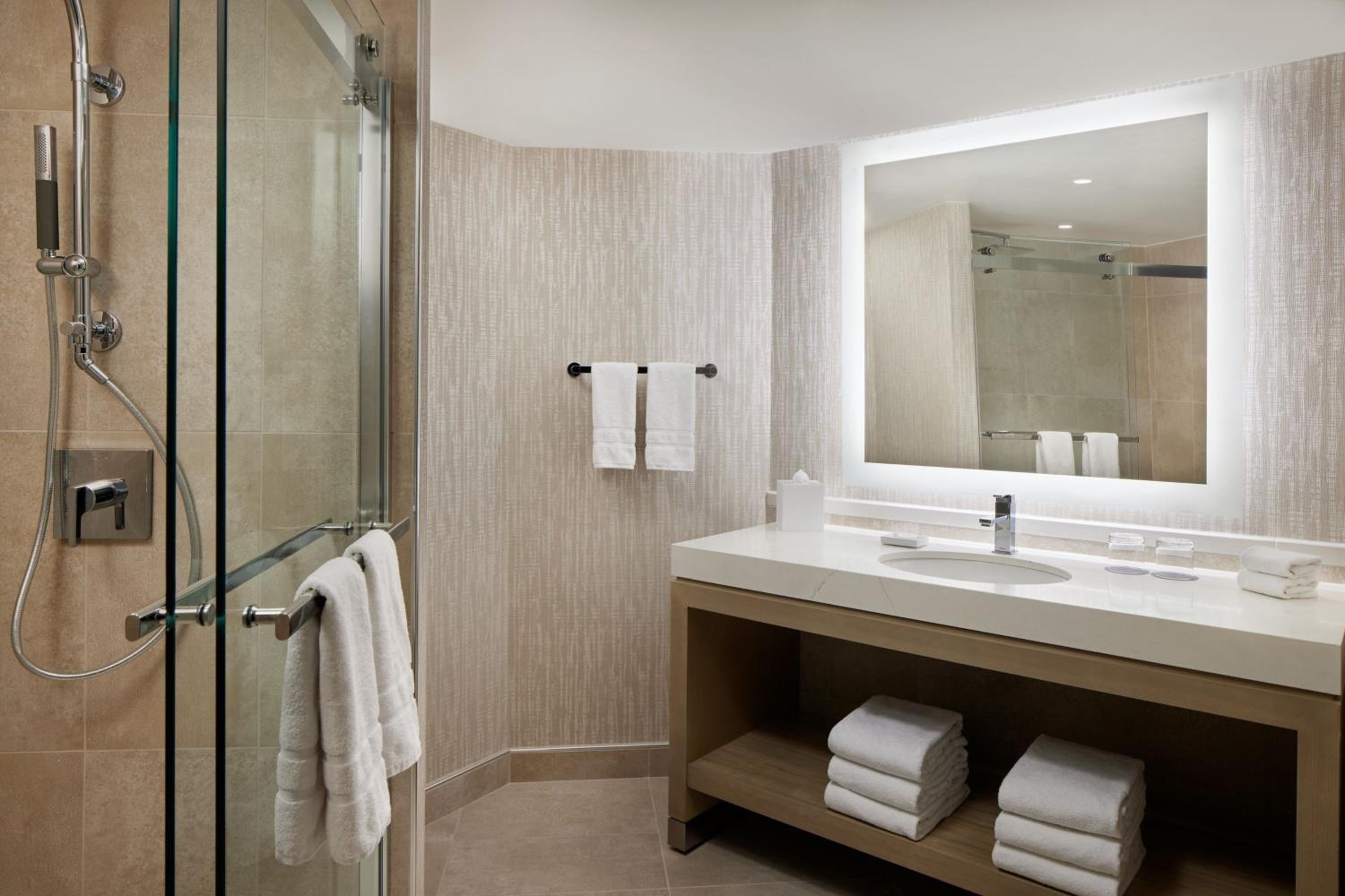 Vise Presidential Suite, City view, High floor photo 3