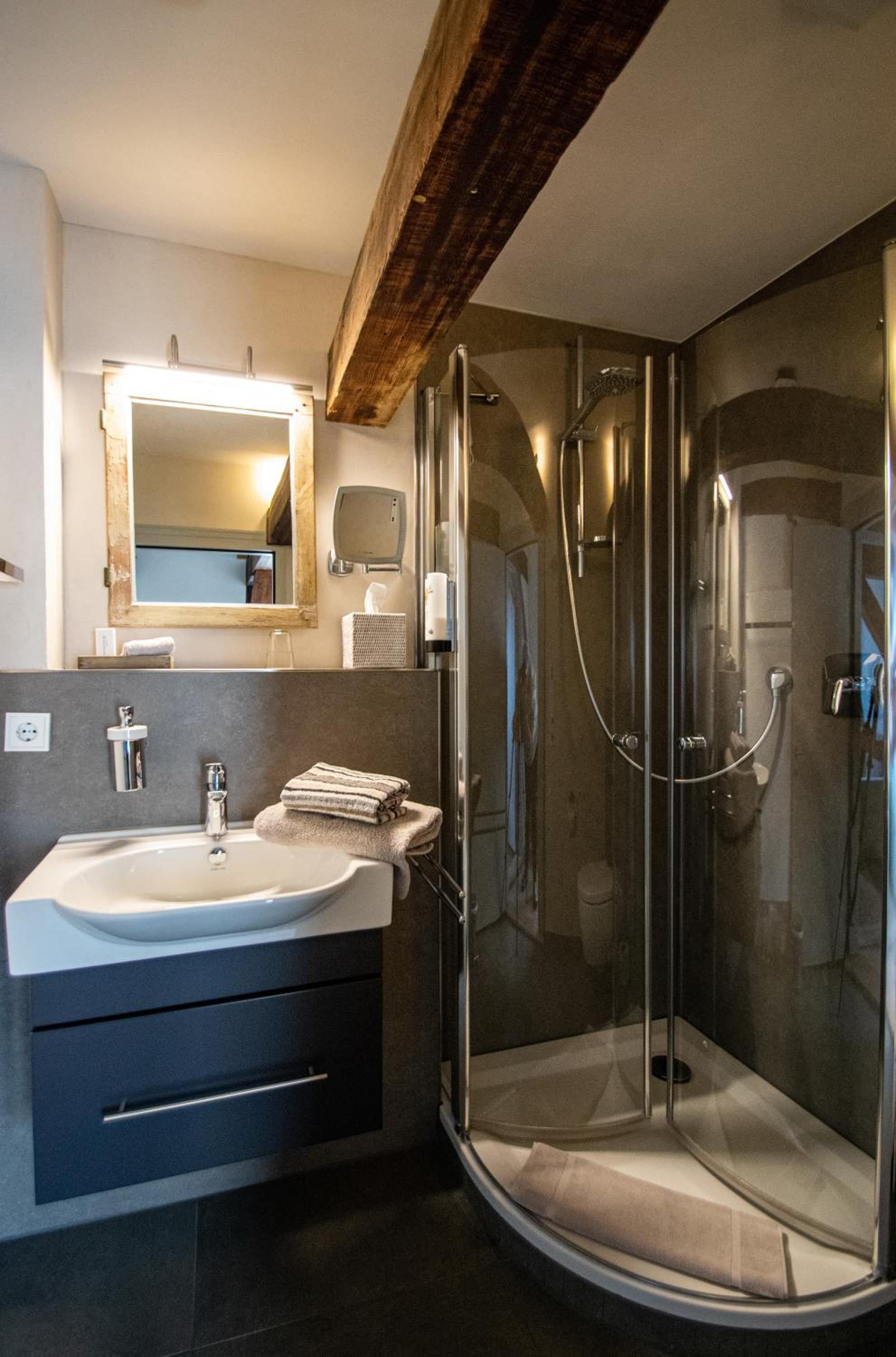 Deluxe Double Room with Shower photo 2