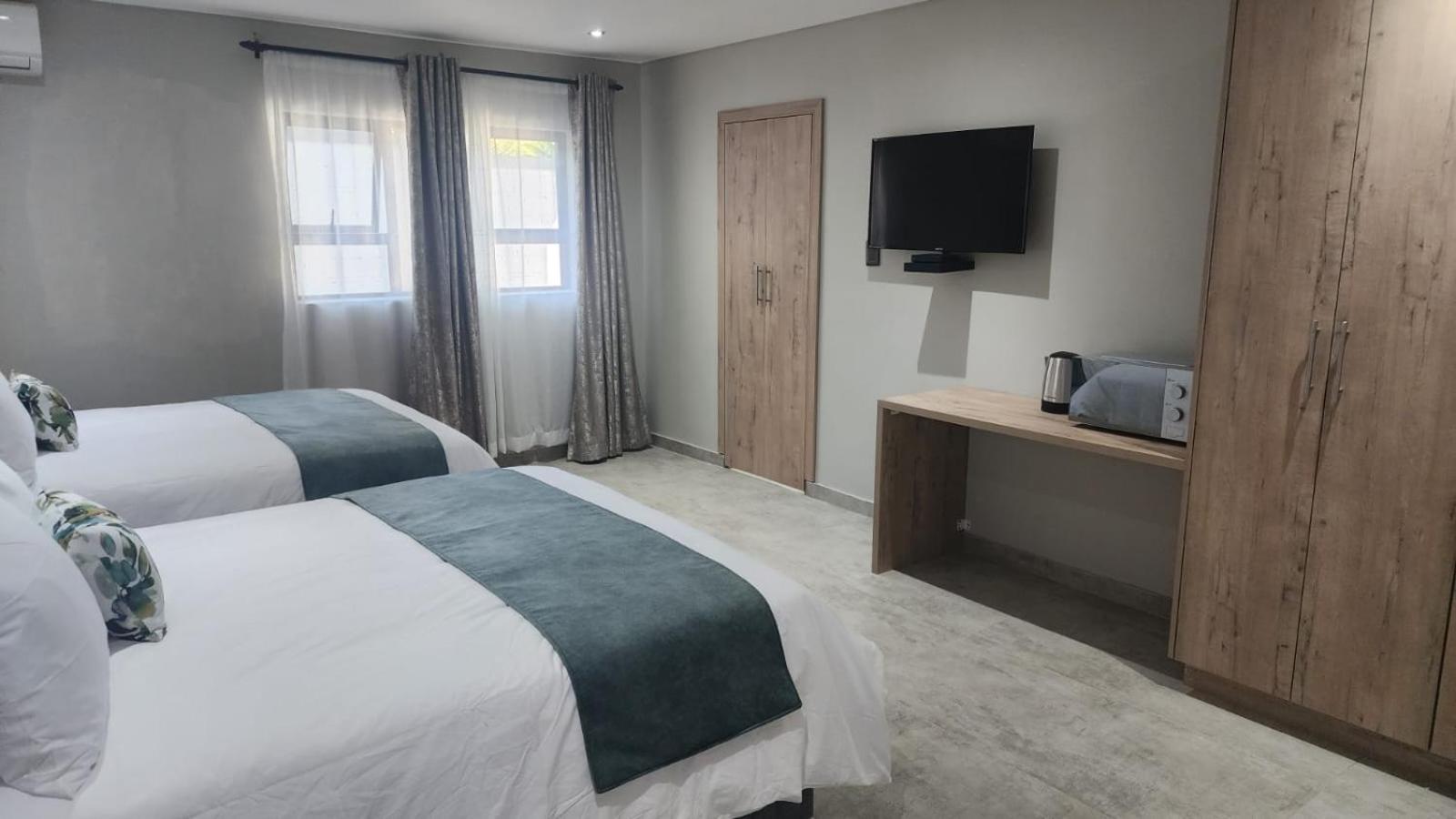 Deluxe Family Suite photo 1