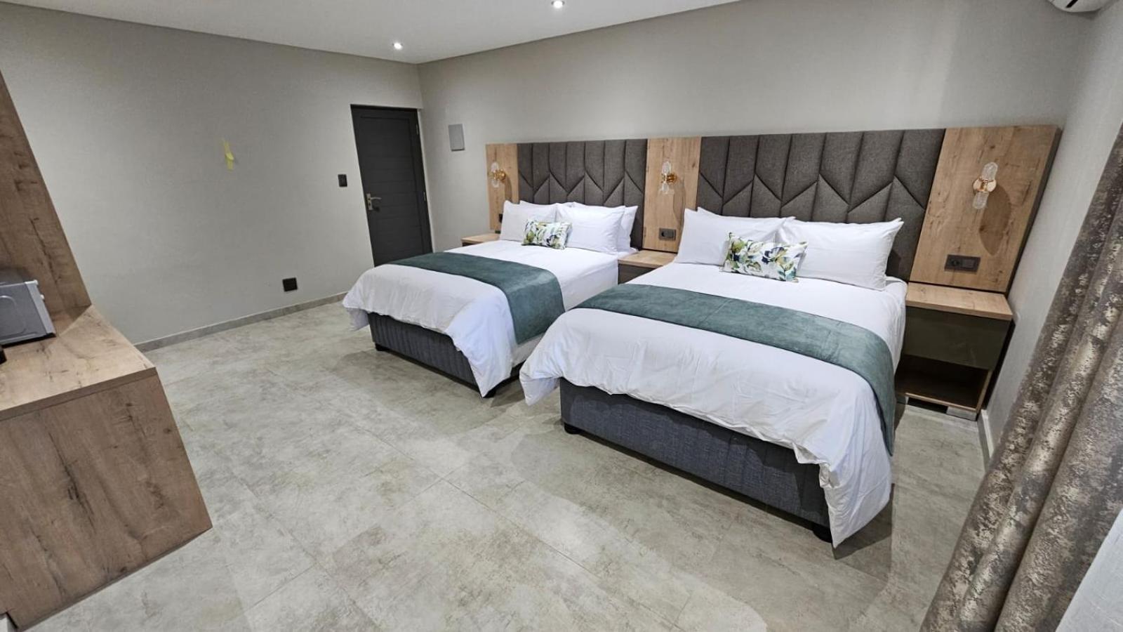 Deluxe Family Suite photo 2