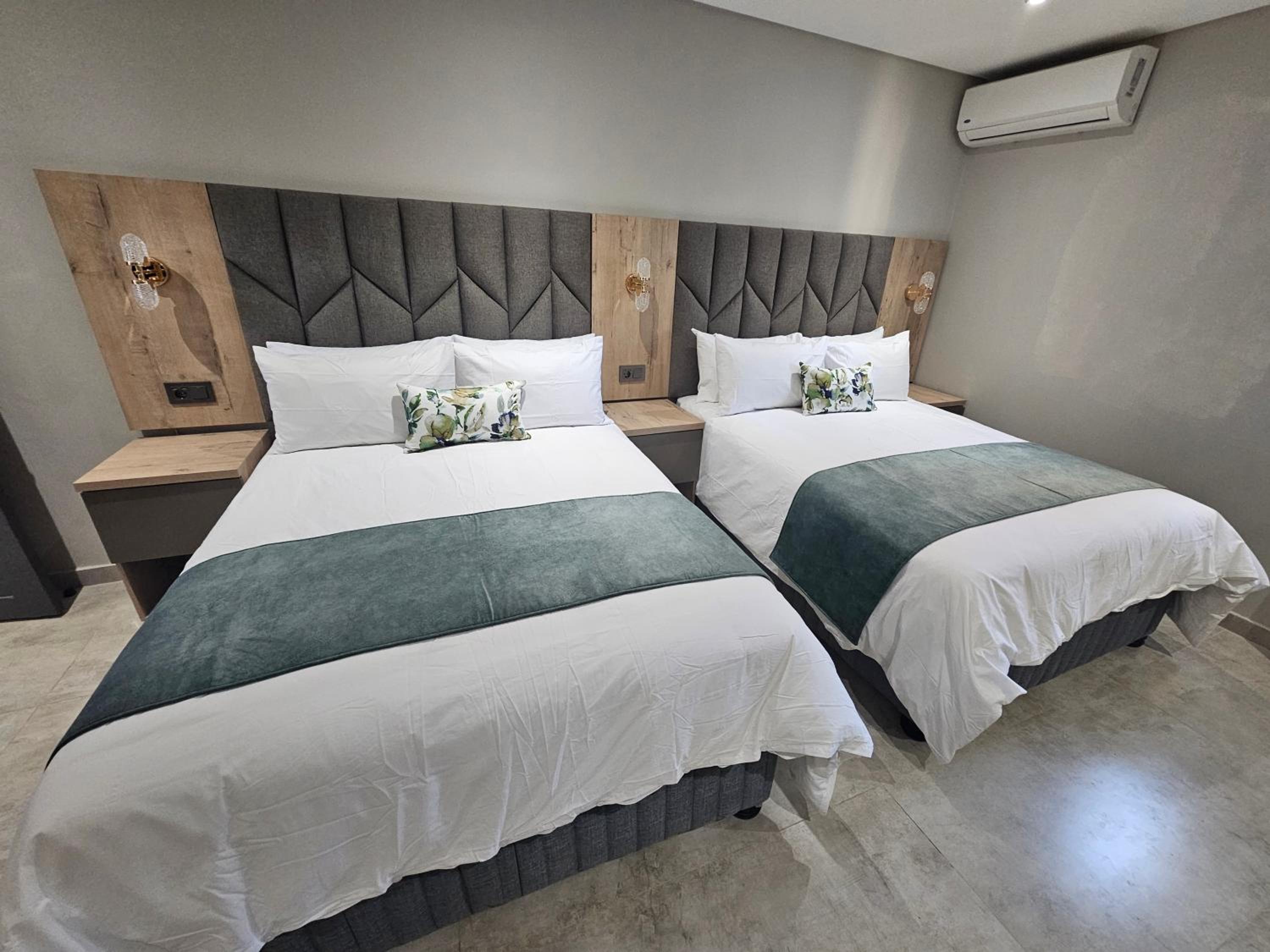 Deluxe Family Suite photo 3