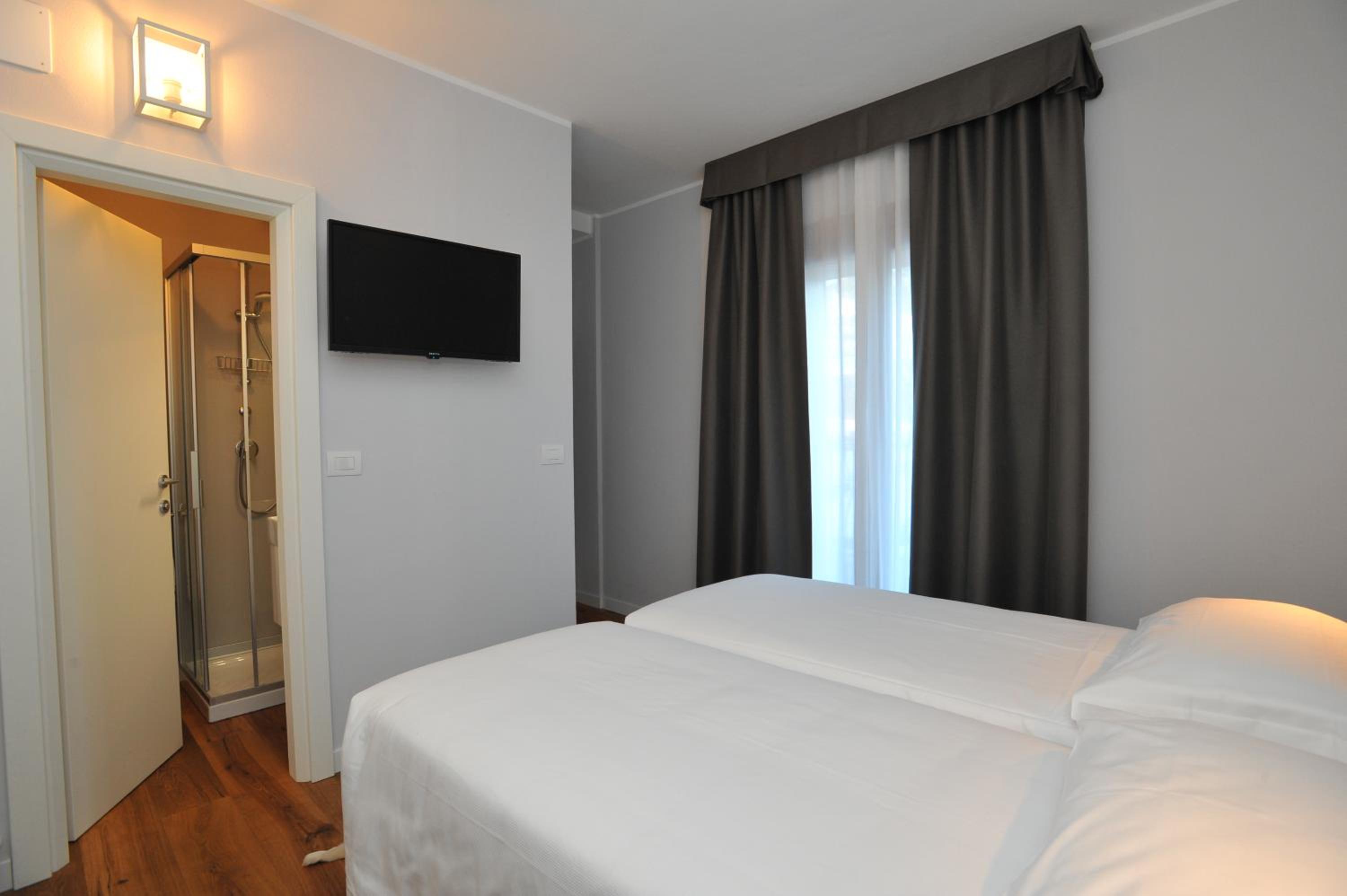 Economy Twin Room photo 1
