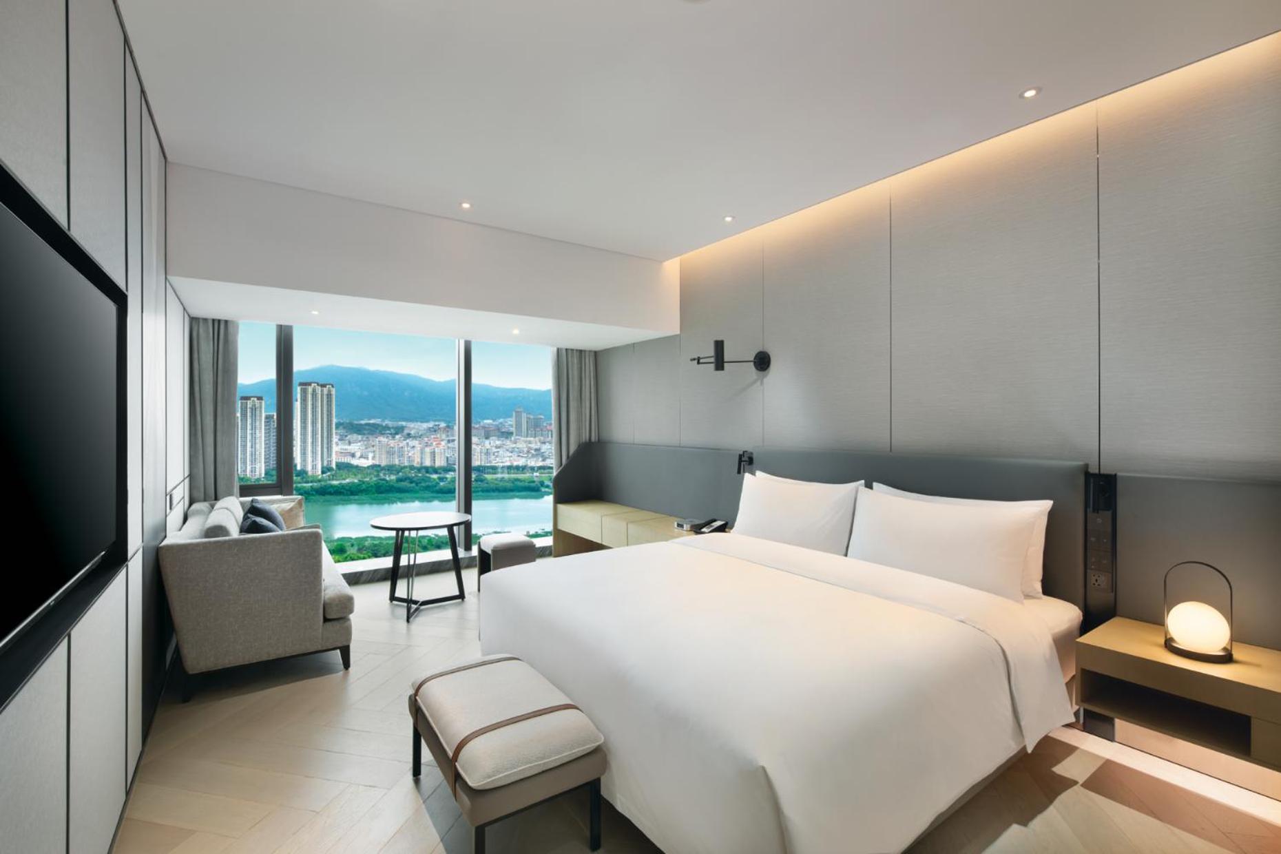 One-Bedroom Suite with River View - High Floor - Photo 1