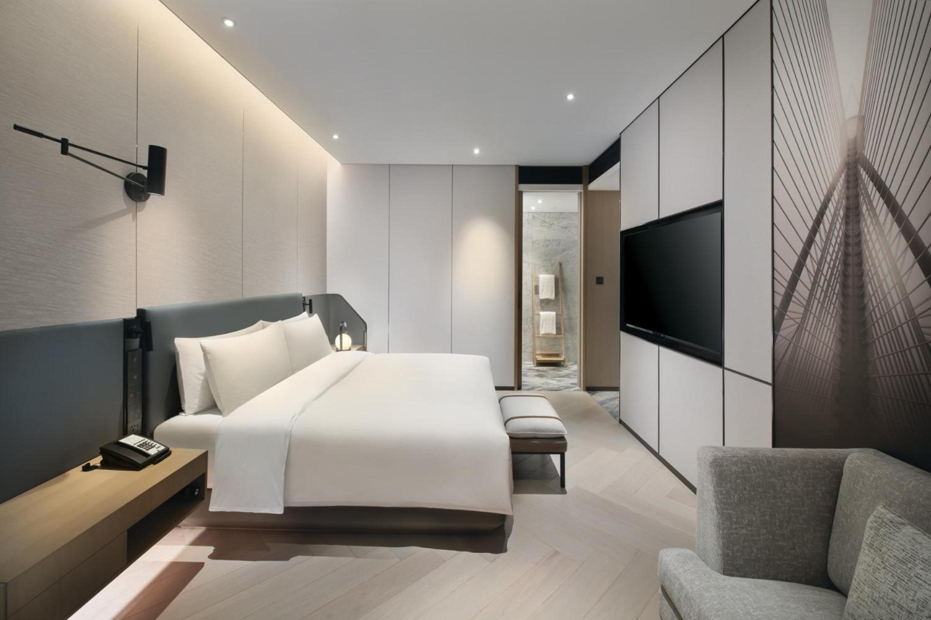 One-Bedroom Suite with River View - High Floor - Photo 2