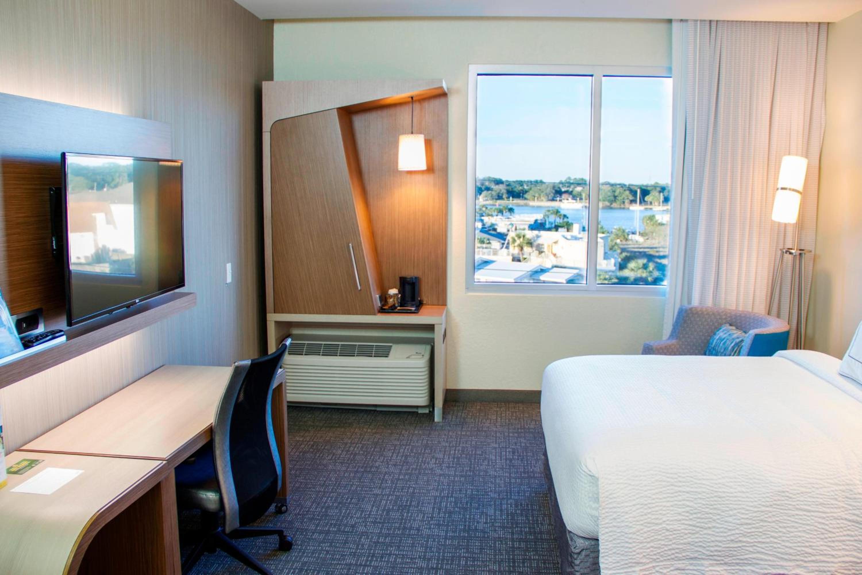 Queen Room with Bay View photo 1