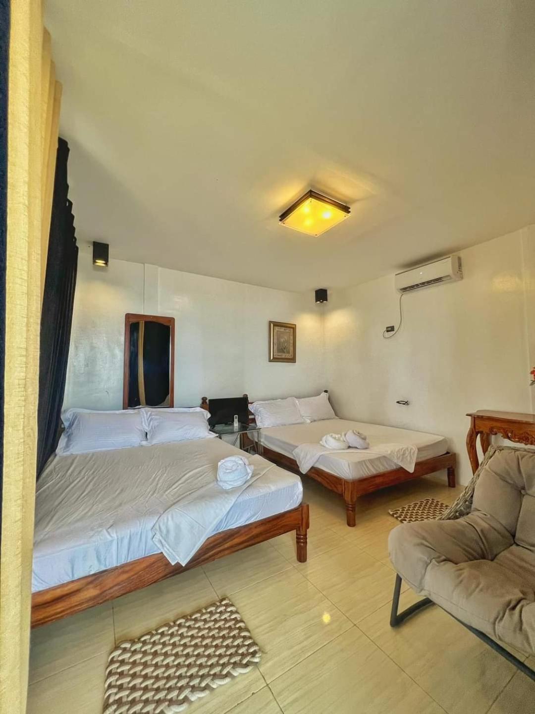 Deluxe Queen Room with Two Queen Beds photo 1