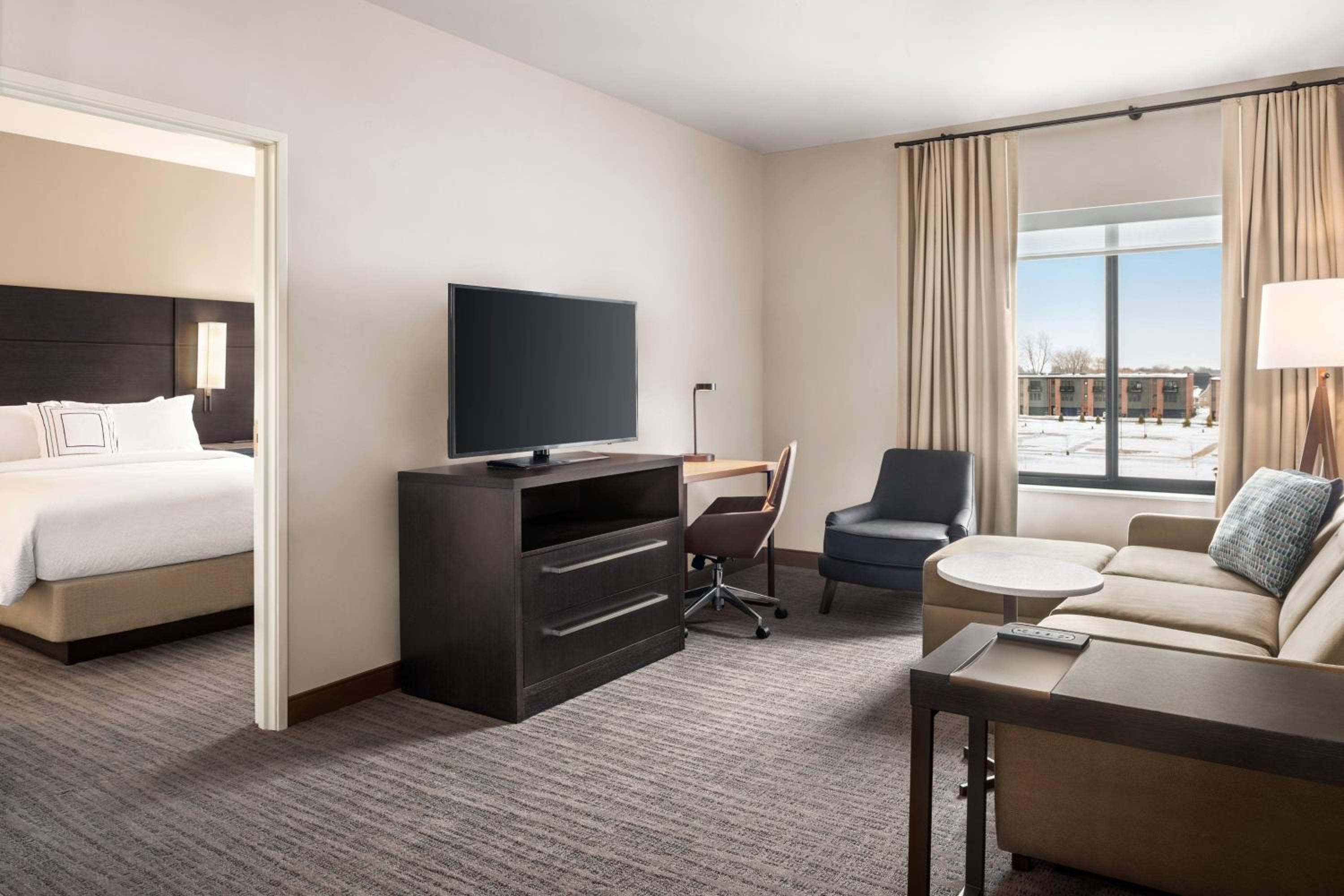 1 Bedroom Suite, 2 Queen, Sofa bed - Photo 1
