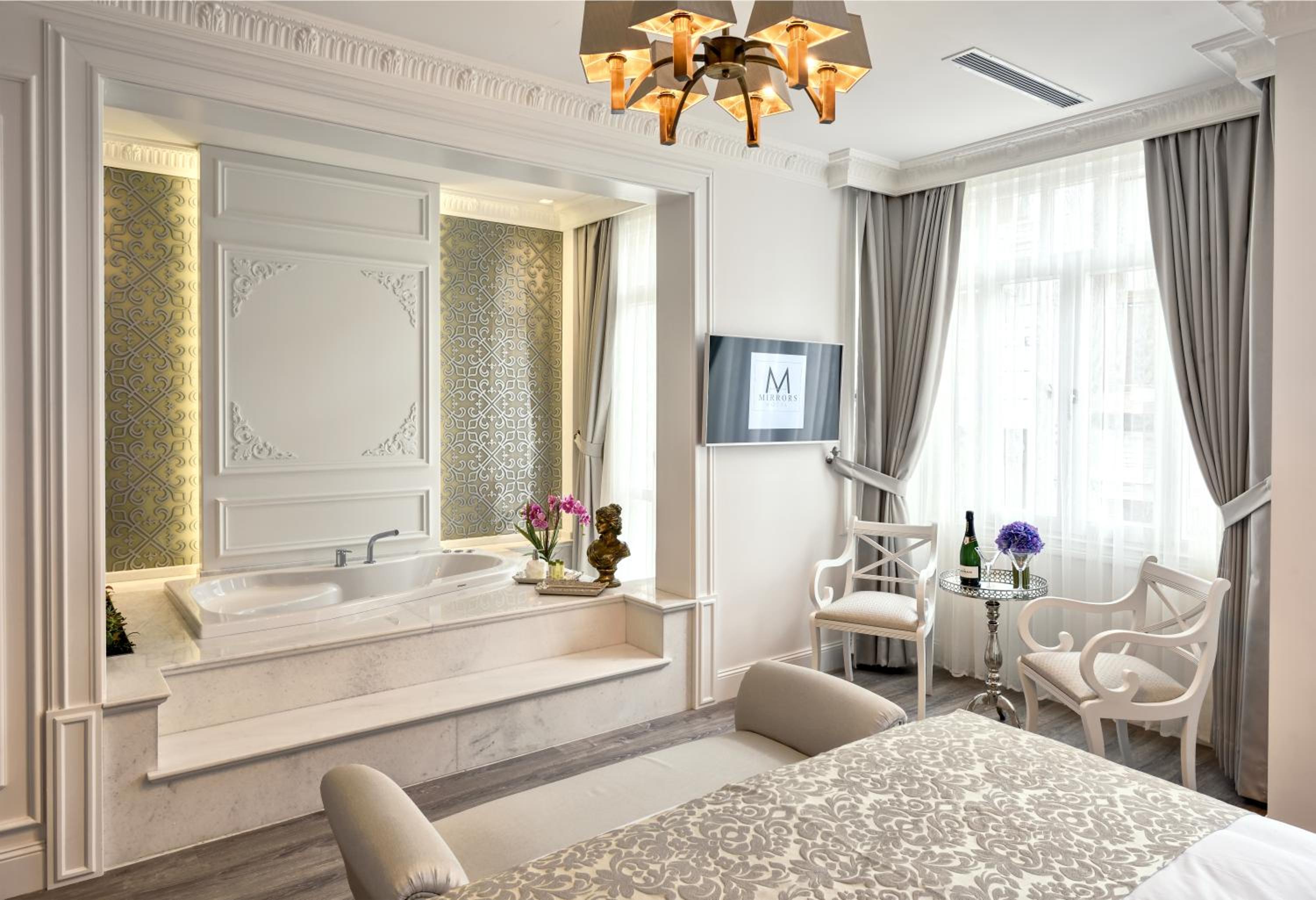 Suite with Spa Bath photo 1