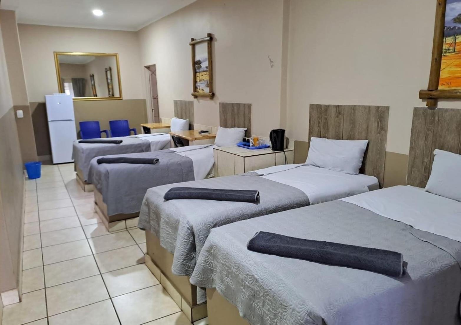 Quadruple Room with Private Bathroom photo 3