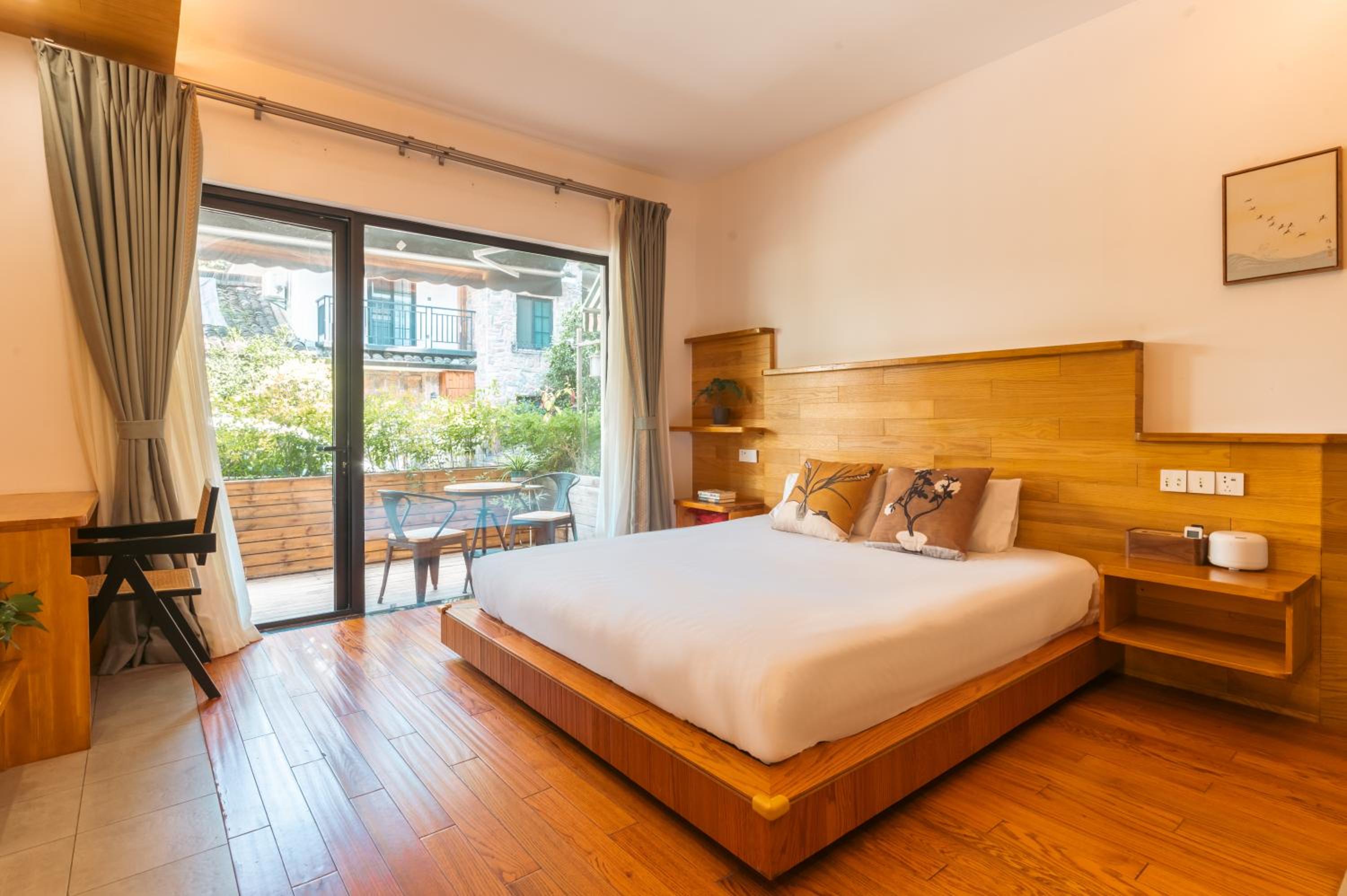 King Room with Garden View