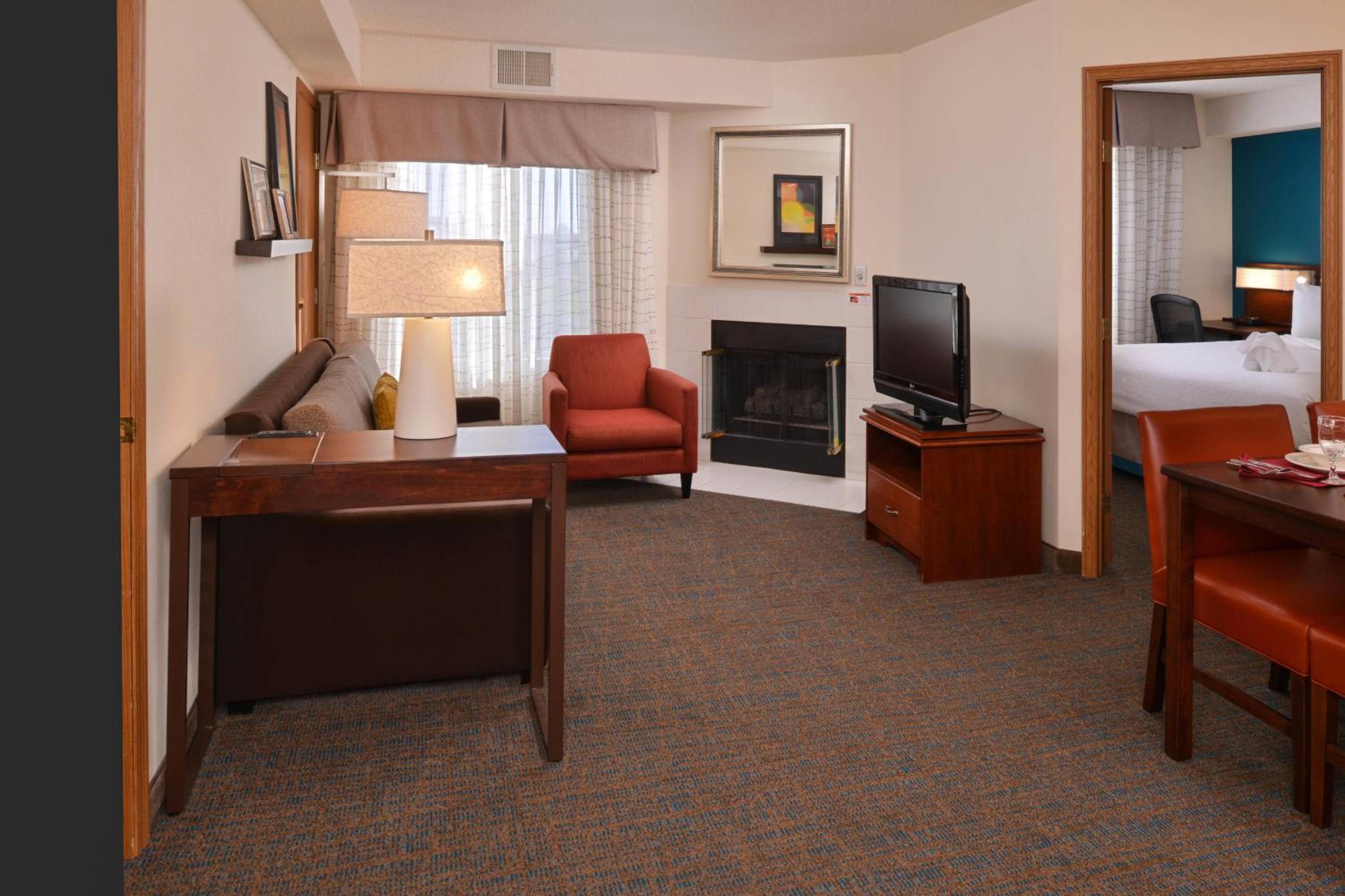 Two-Bedroom Suite with Fireplace - Photo 2