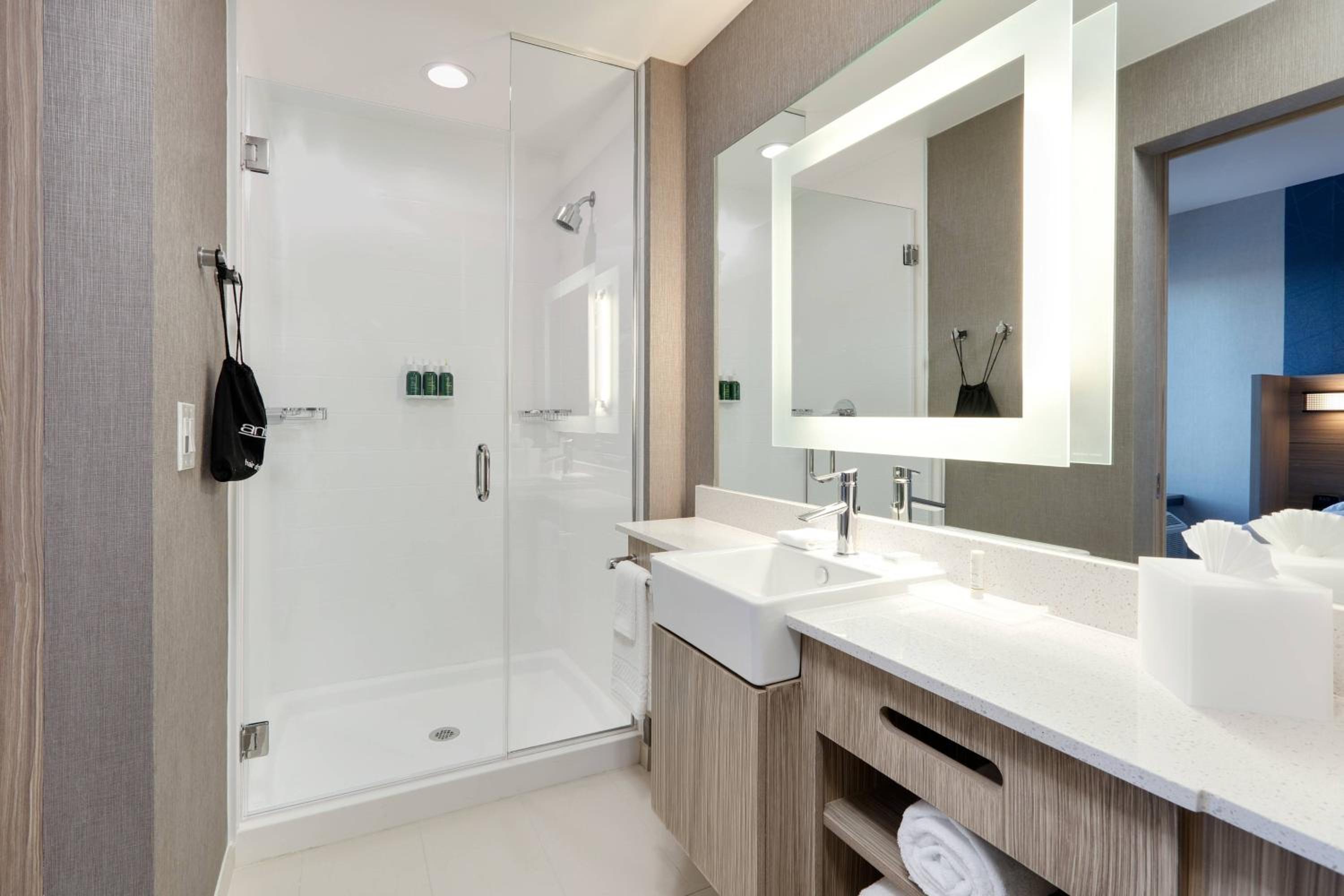 King Suite with Trundle Bed - Hearing Accessible - Photo 3