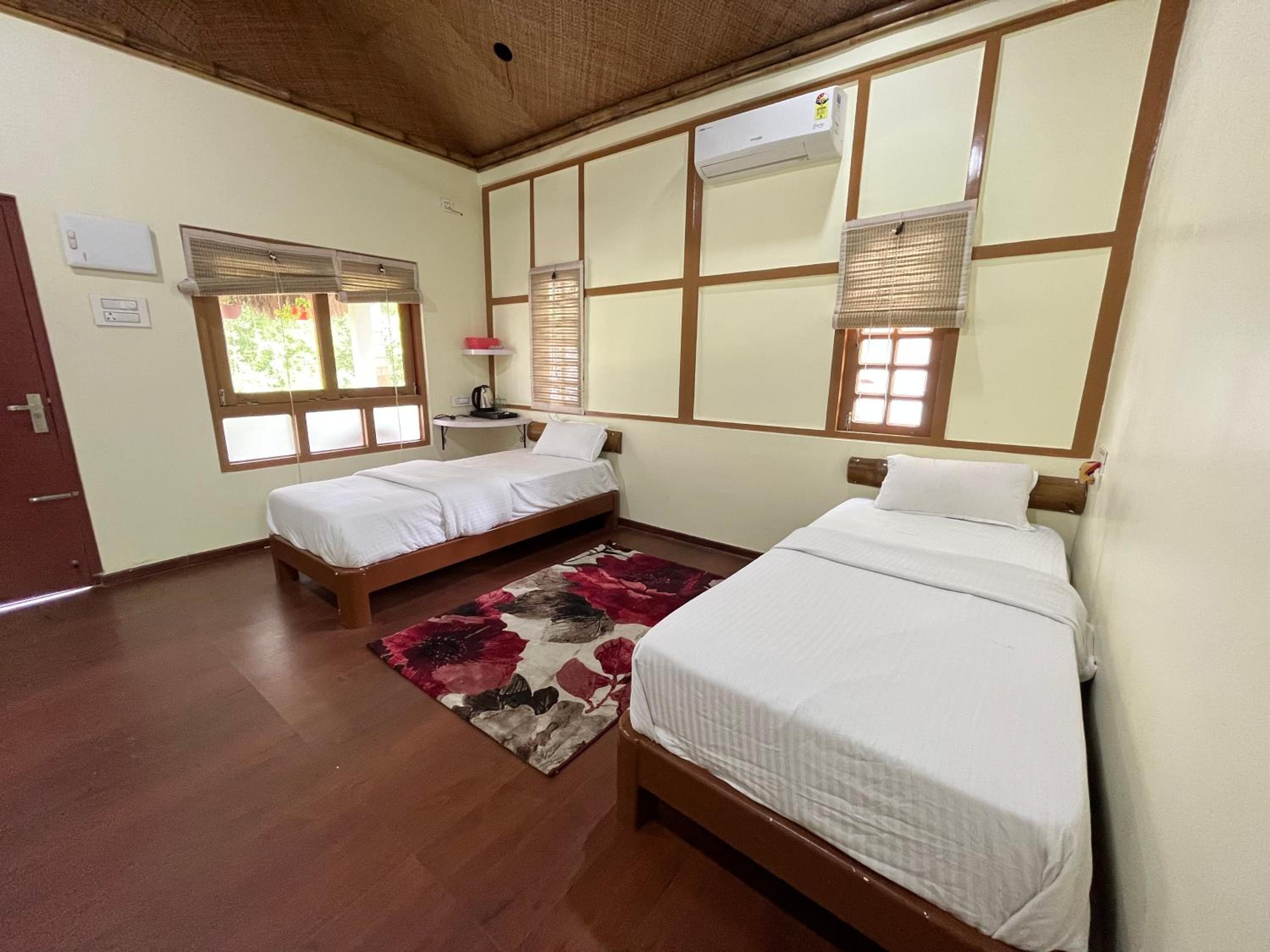 Twin Room with Balcony photo 2