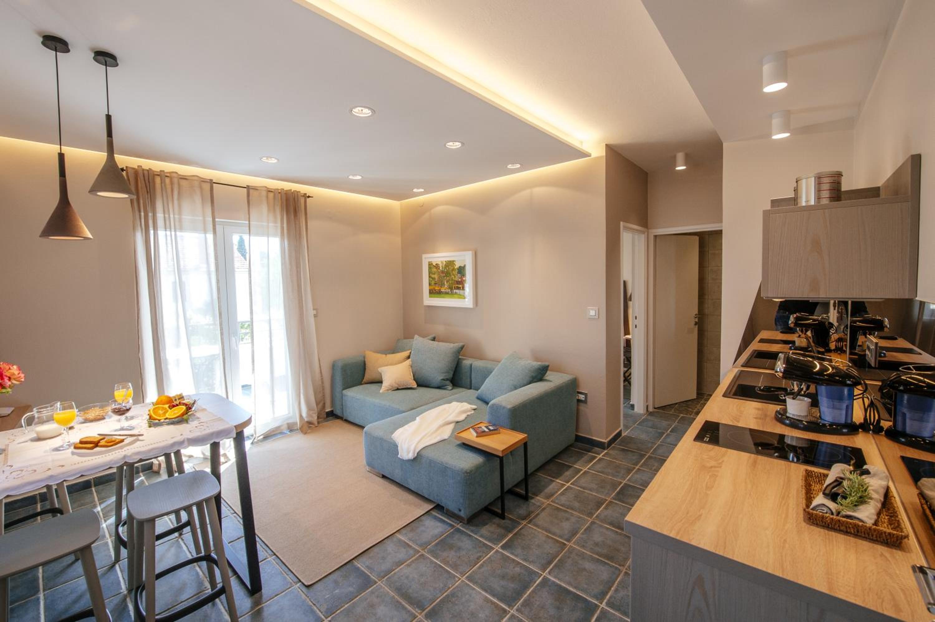 Deluxe One-Bedroom Apartment with Balcony (2 Adults+ 2 Children) - Photo 1