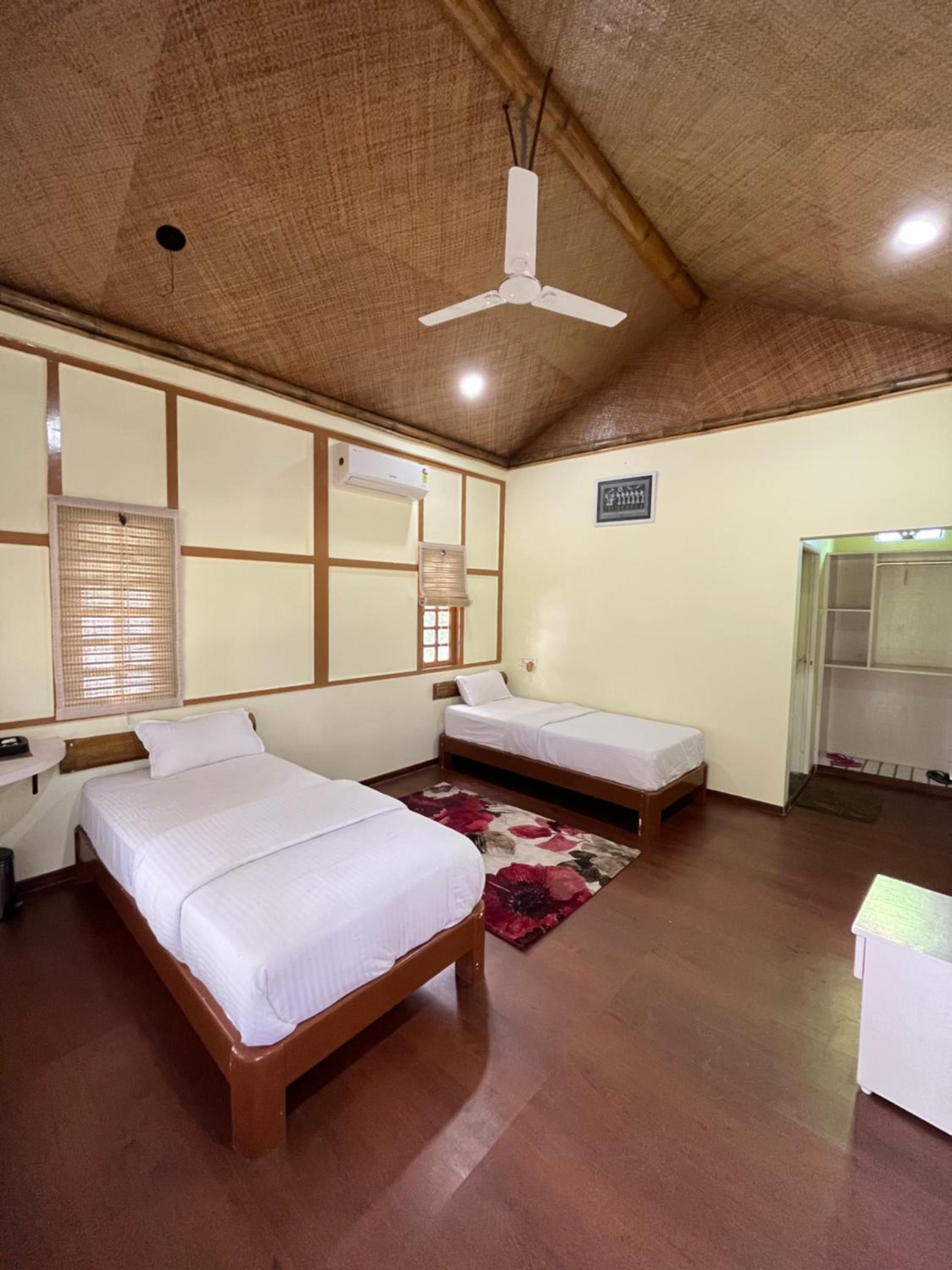 Twin Room with Balcony photo 3