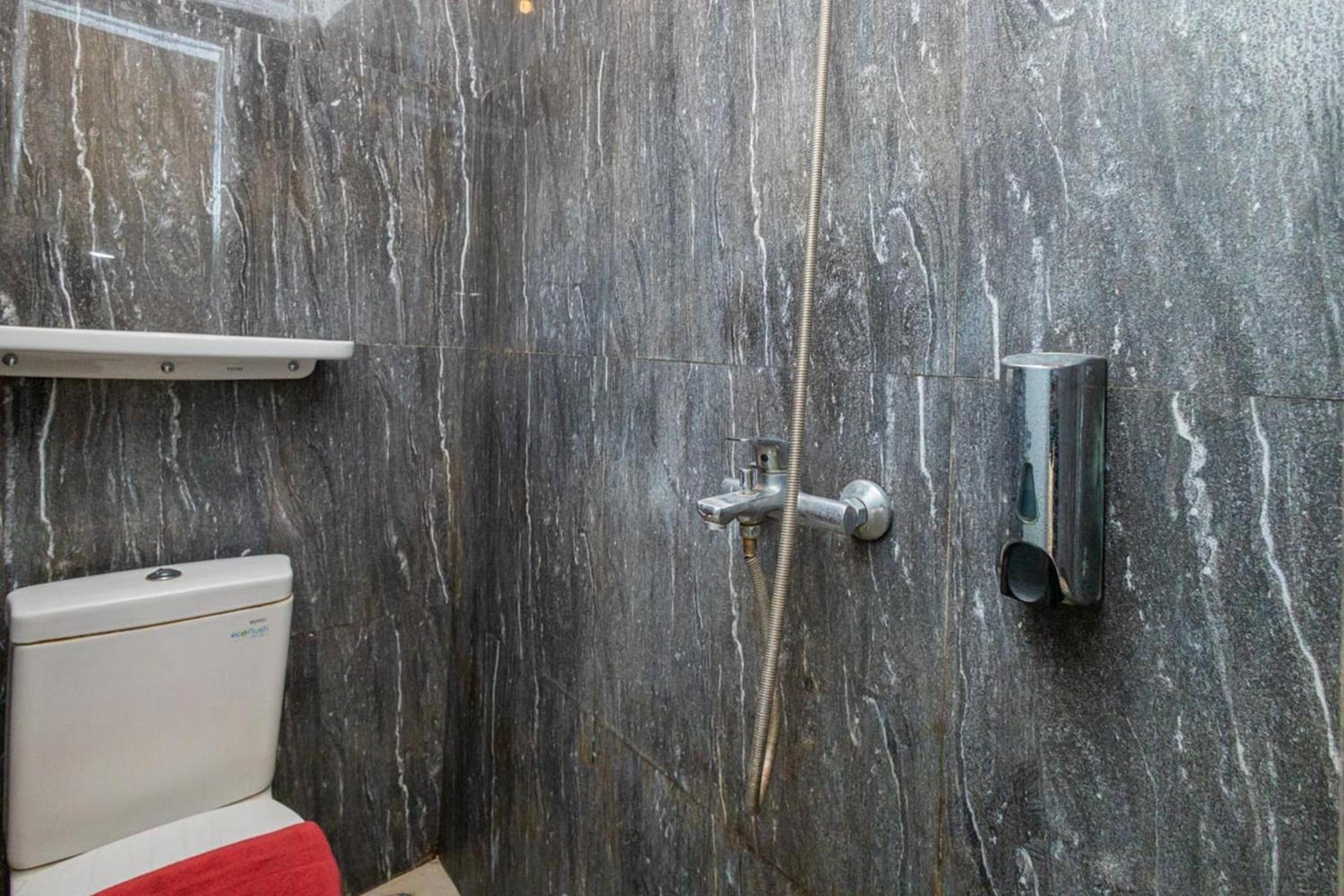 Standard Double Room - Photo 9