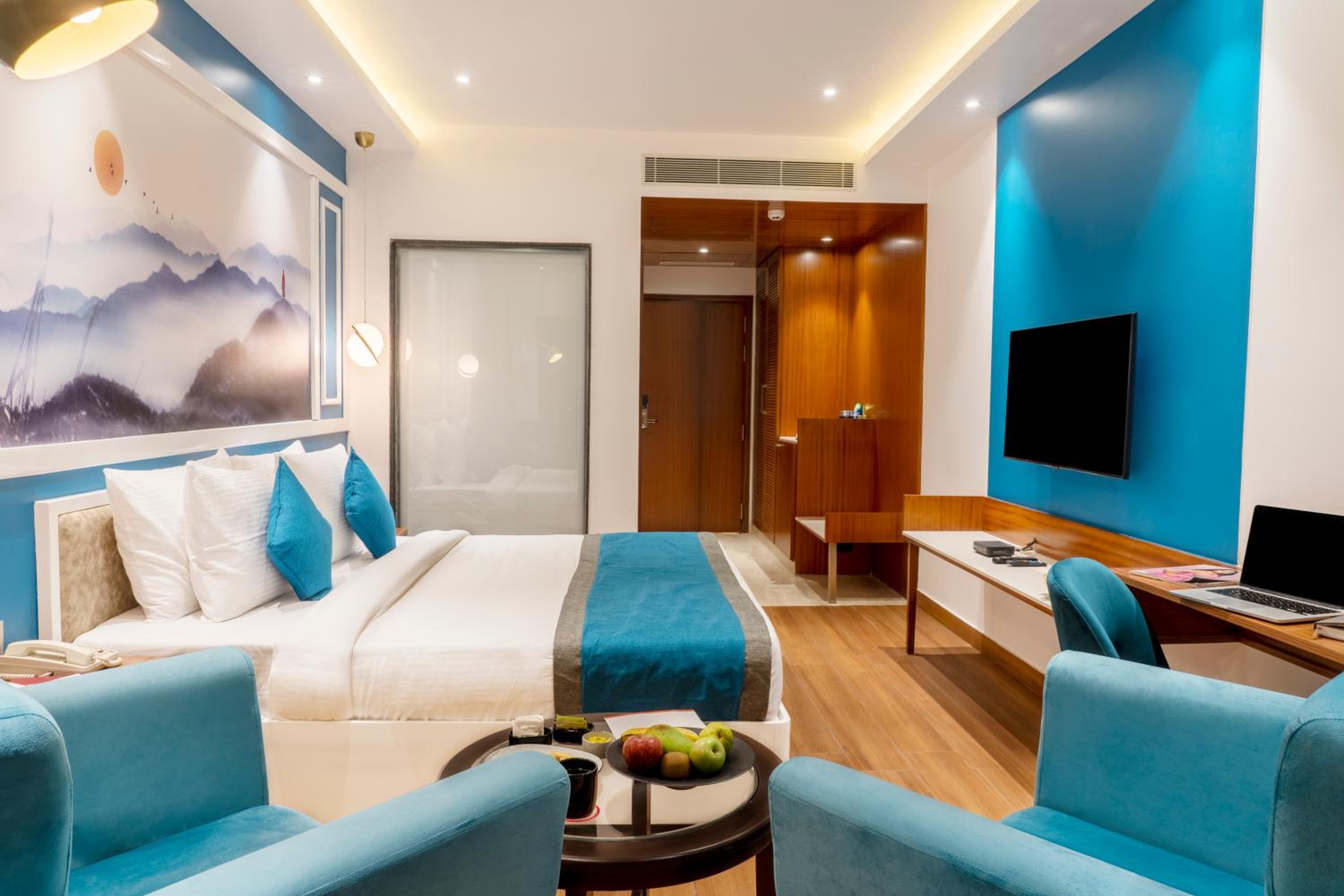 Deluxe Double Room (2 Adults + 1 Child) photo 3