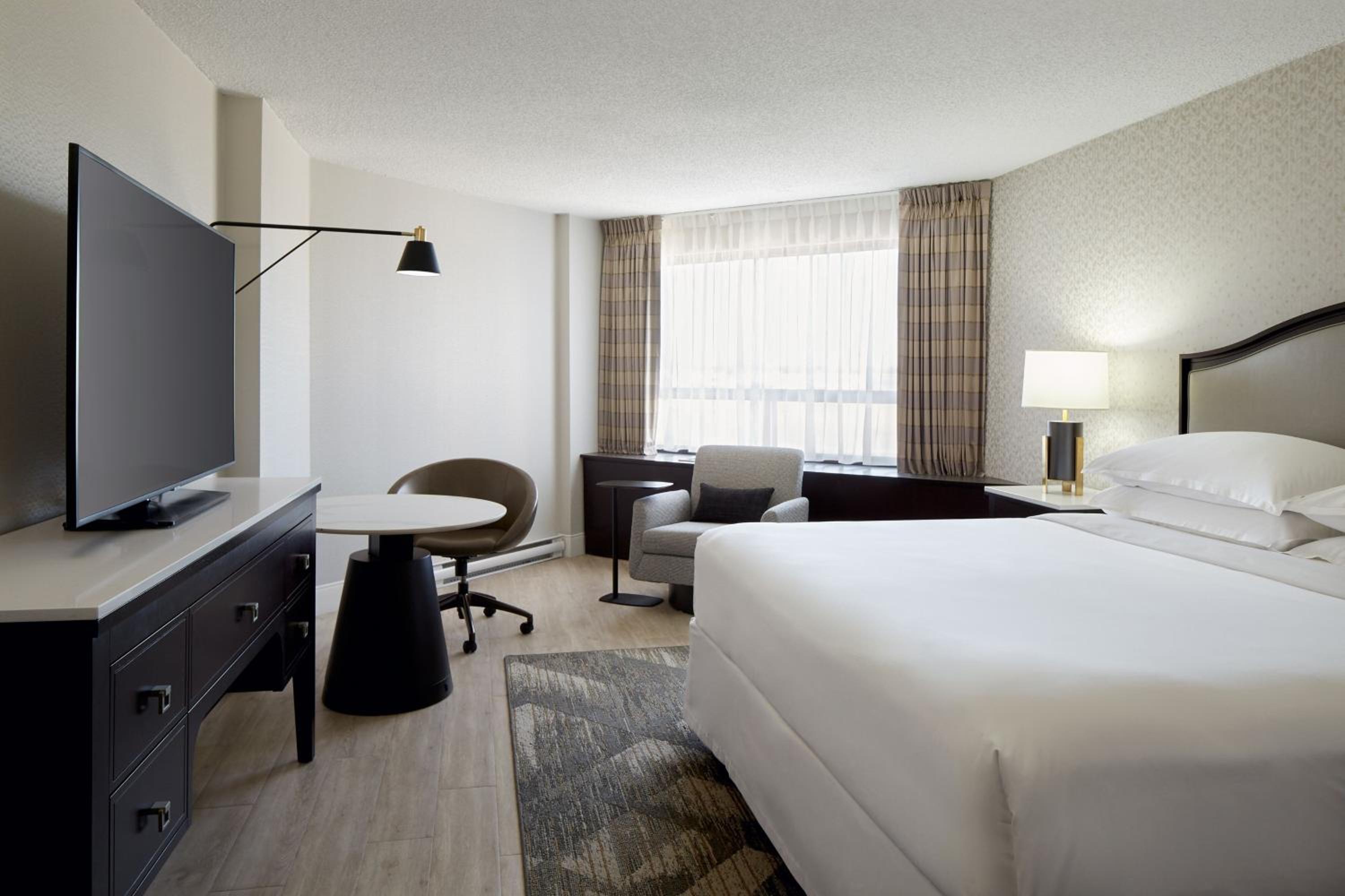 Guest Room, 1 King - Photo 2