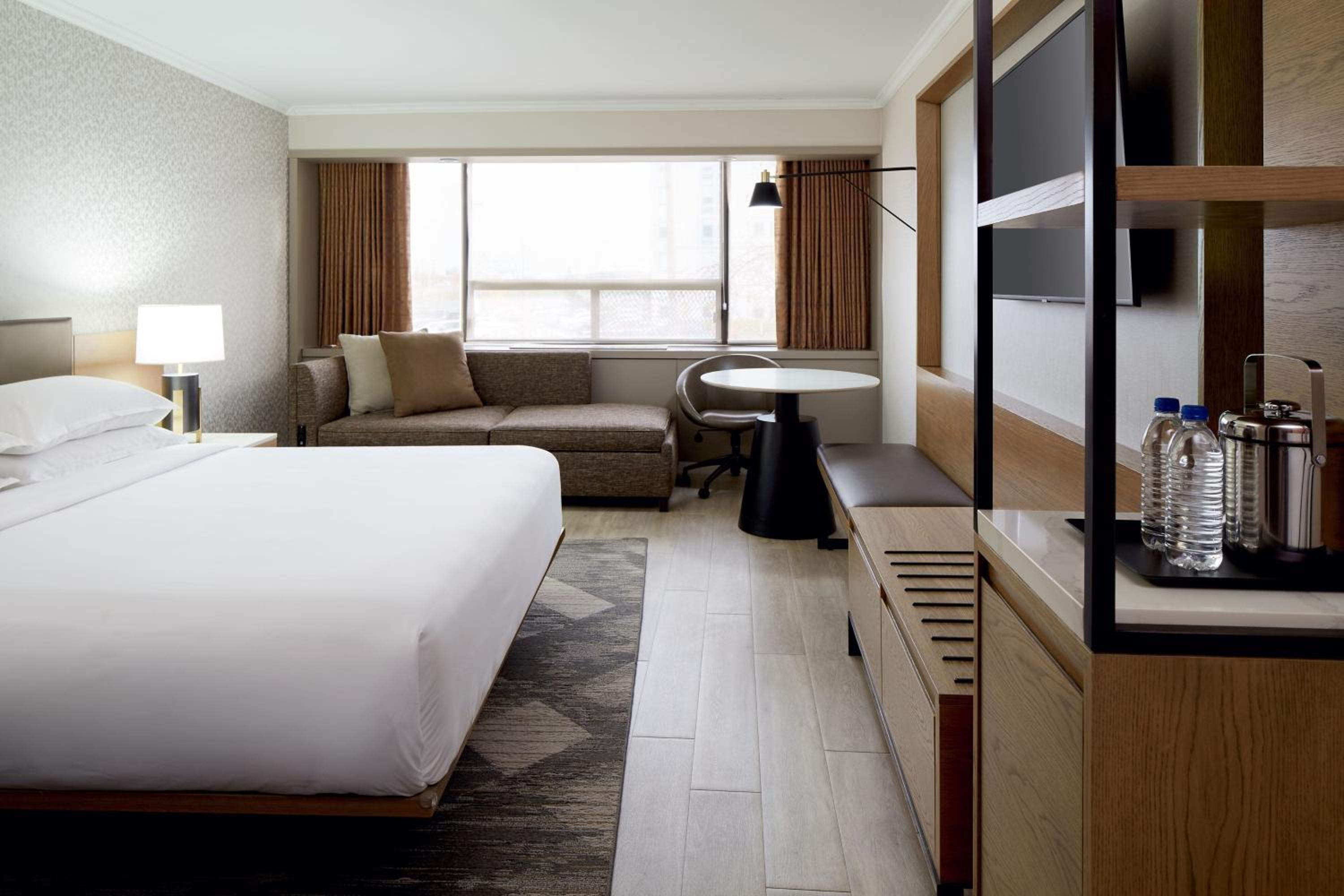 Guest Room, 1 King - Photo 6