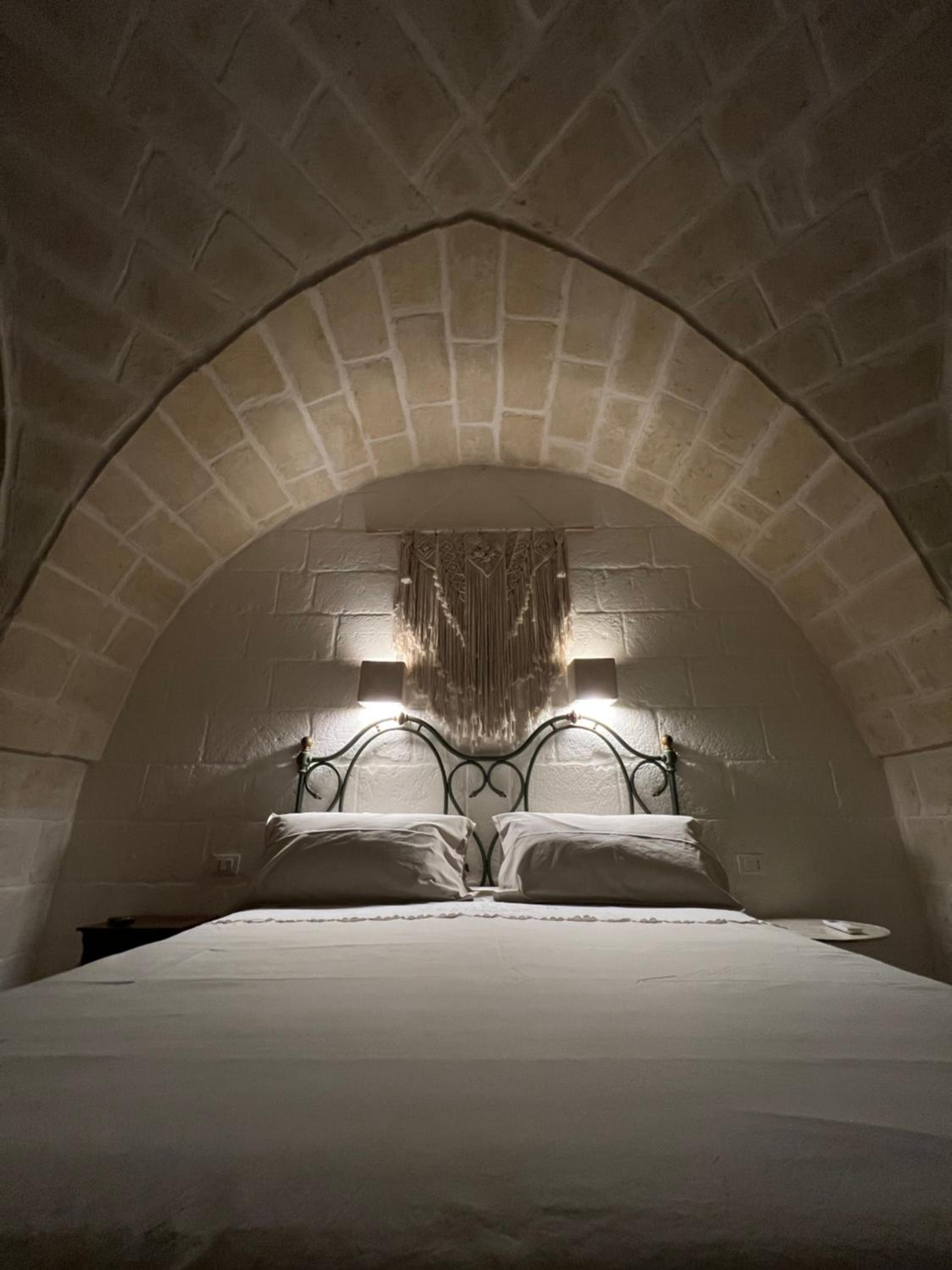 Queen Suite with Spa Bath