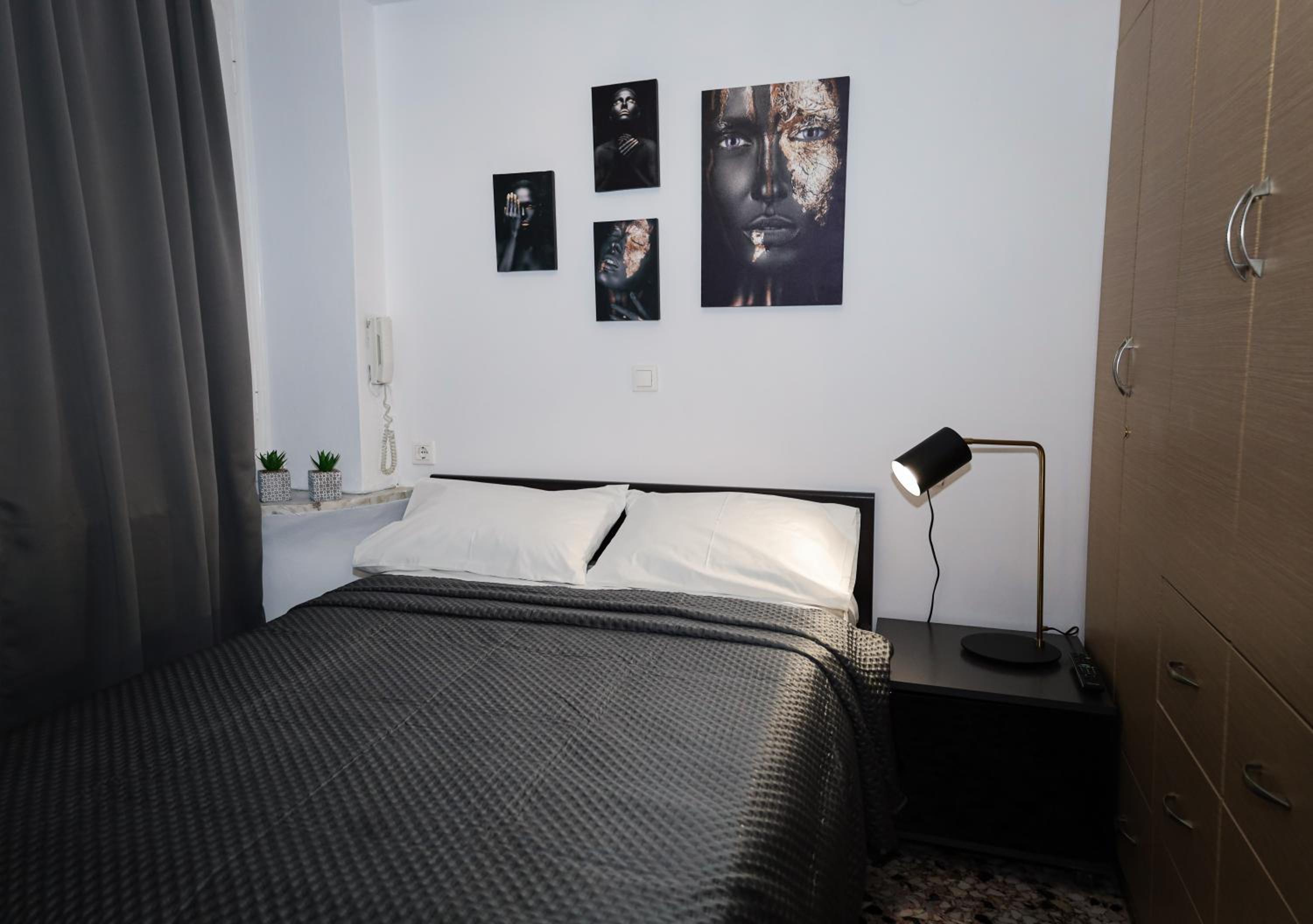One-Bedroom Apartment photo 1