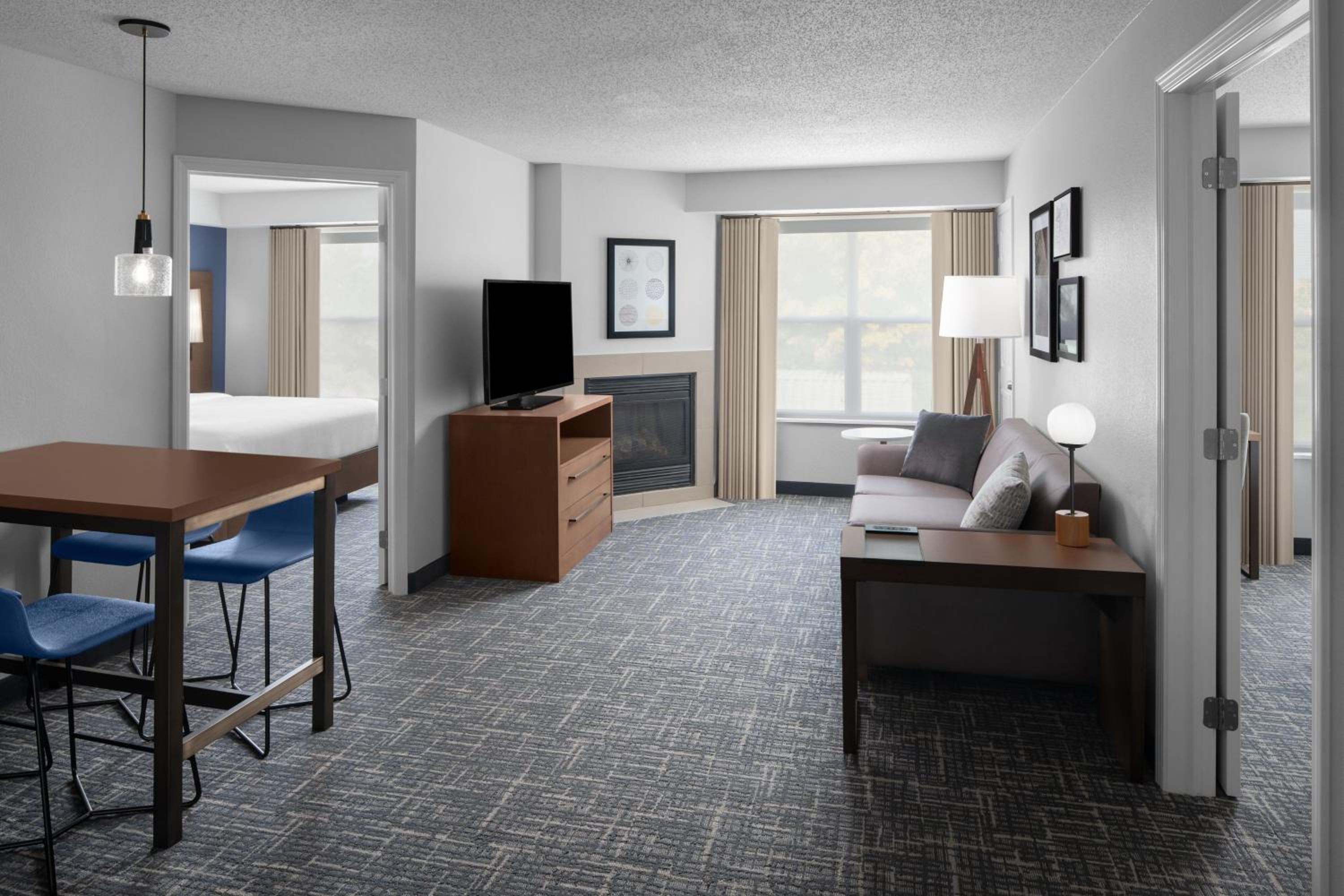 Two-Bedroom Suite - Photo 4