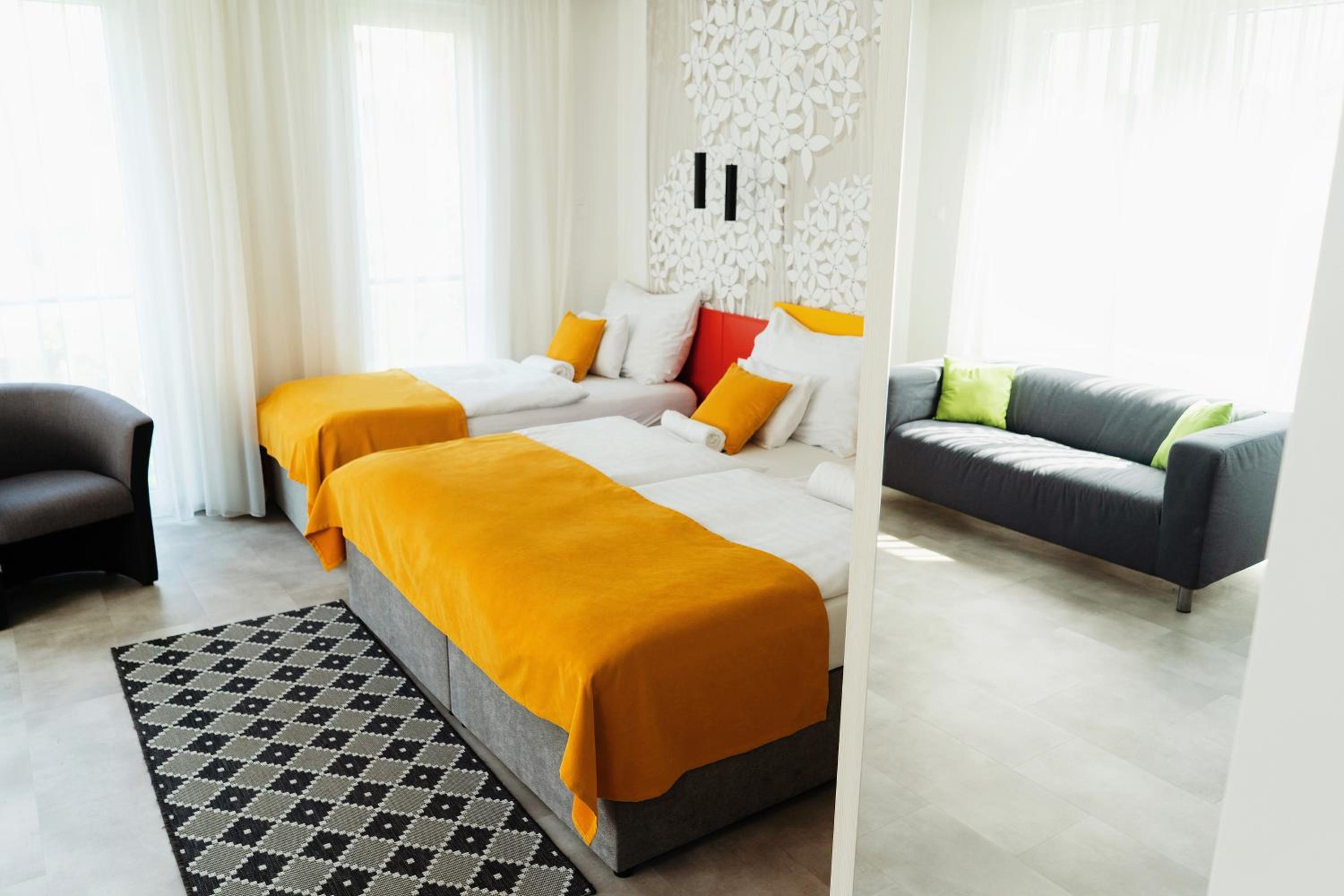 Double or Twin Room with Extra Bed - Photo 8