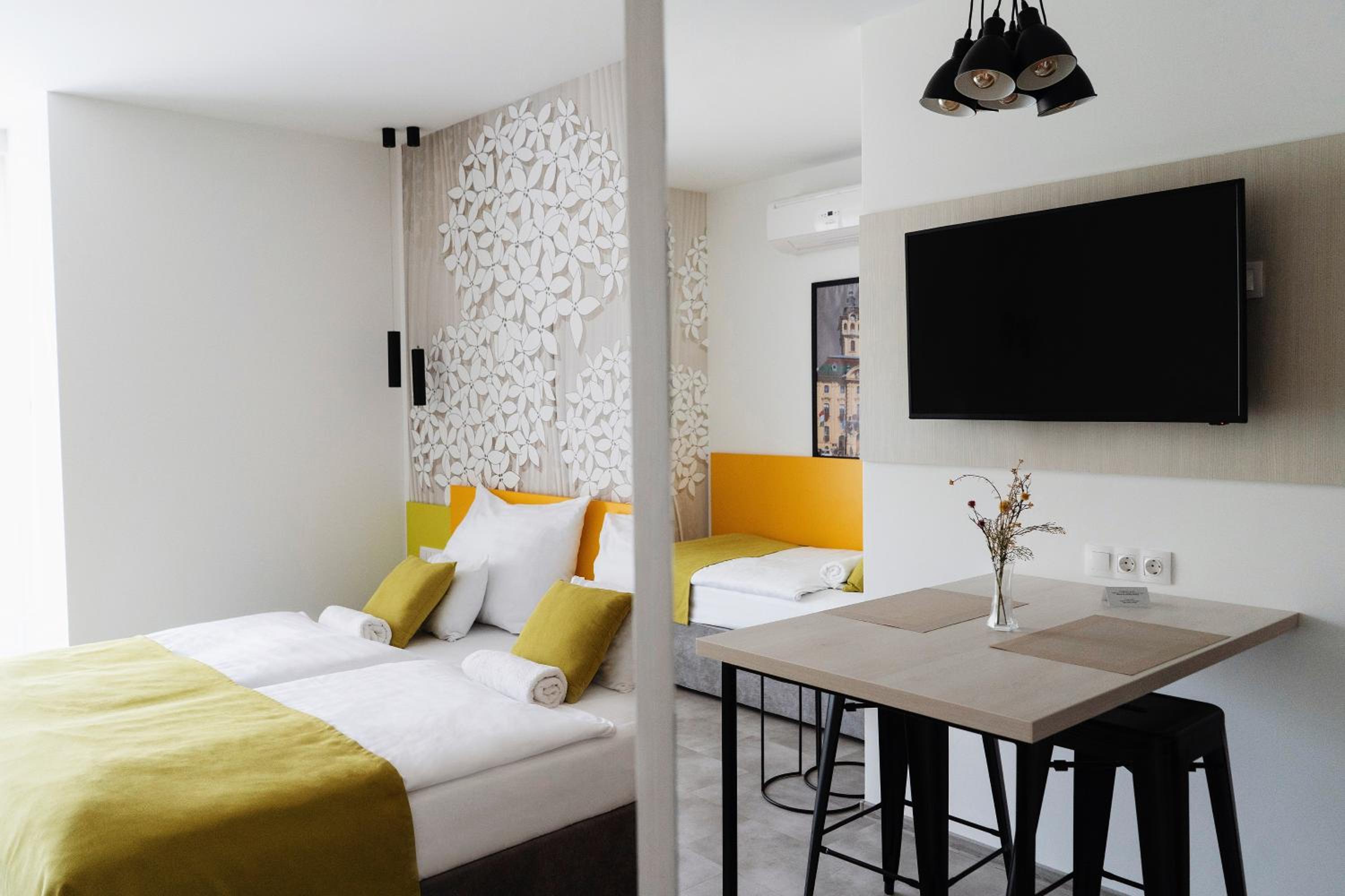 Double or Twin Room with Extra Bed - Photo 2