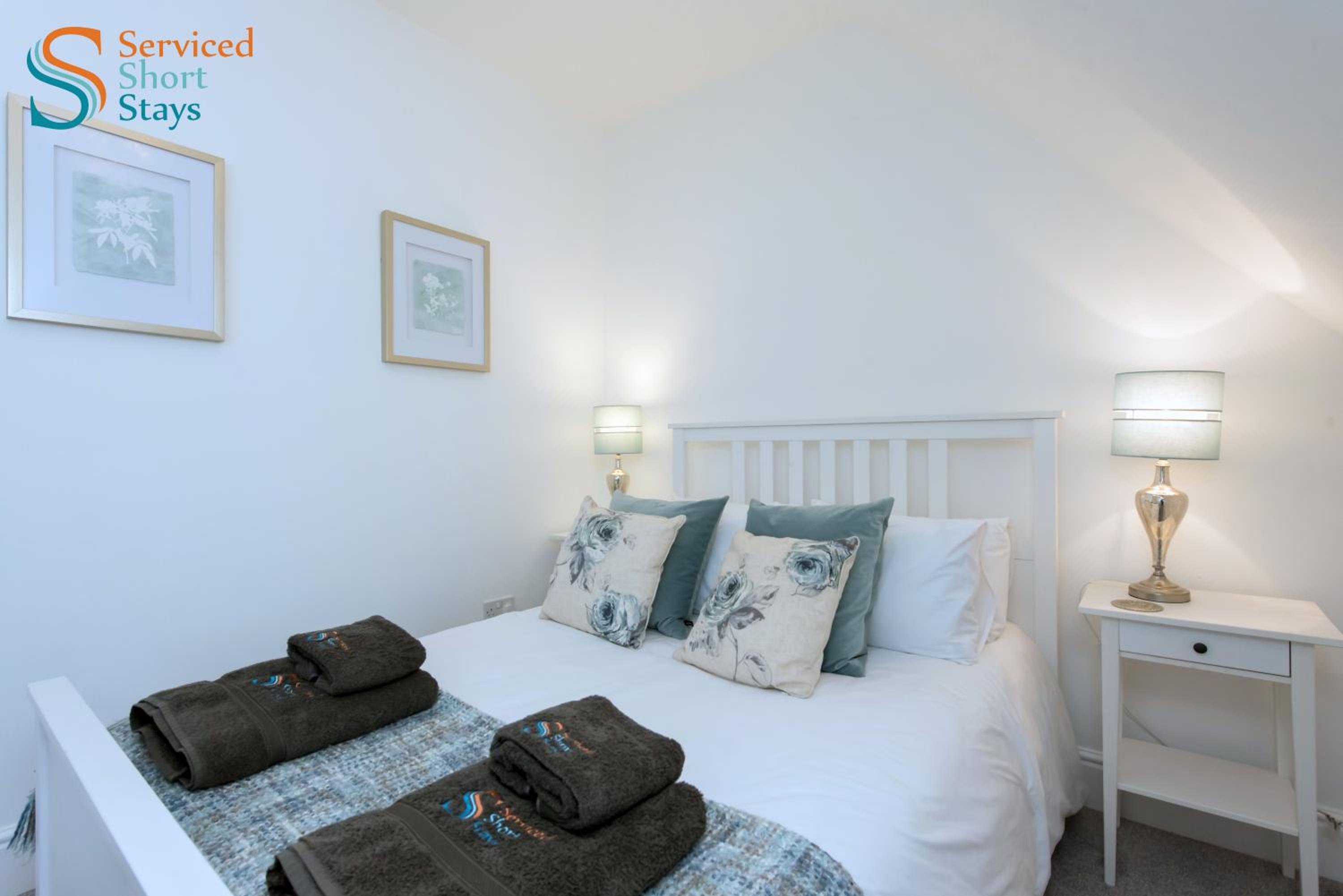 Three-Bedroom House photo 3