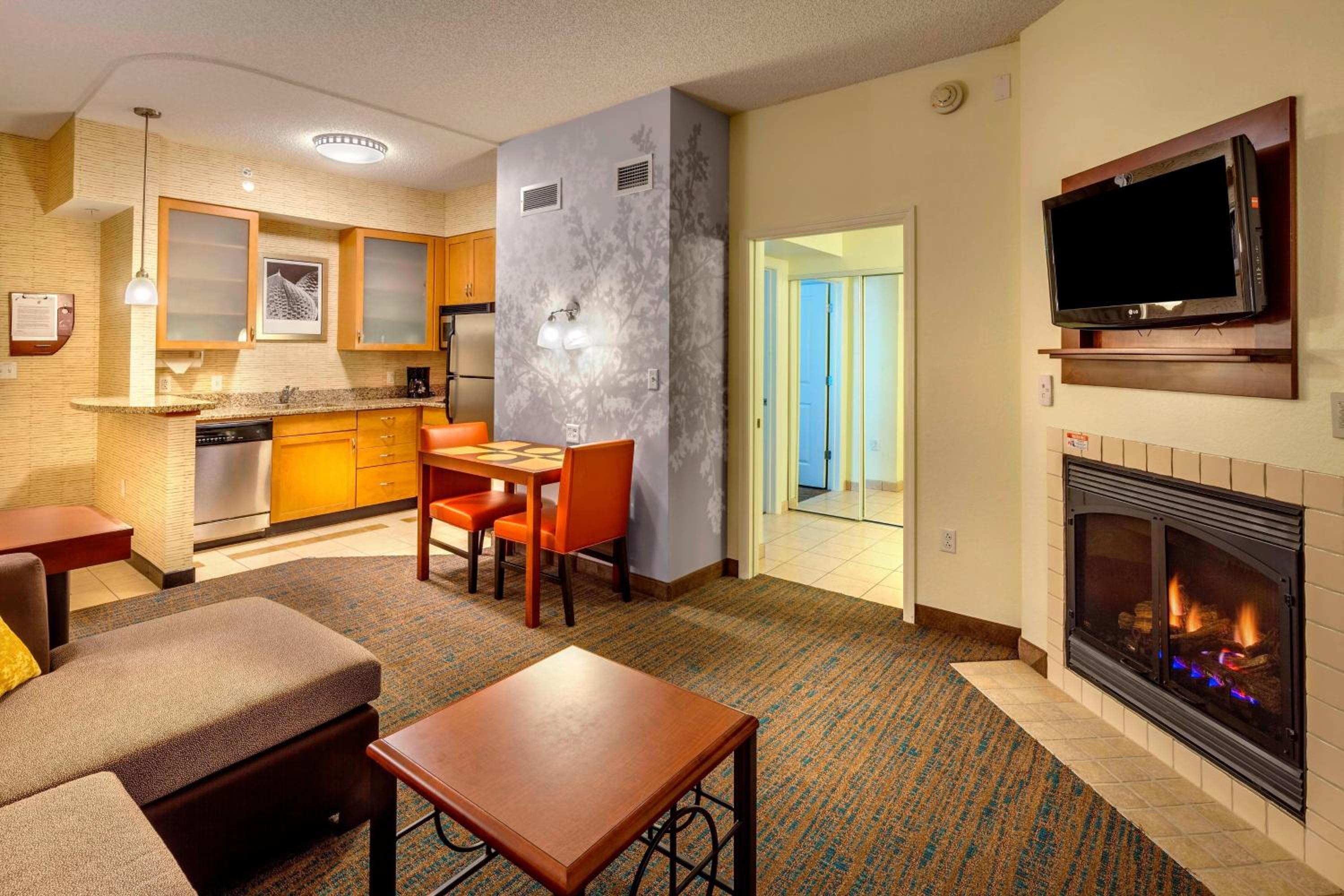 One-Bedroom King Suite - Photo 2