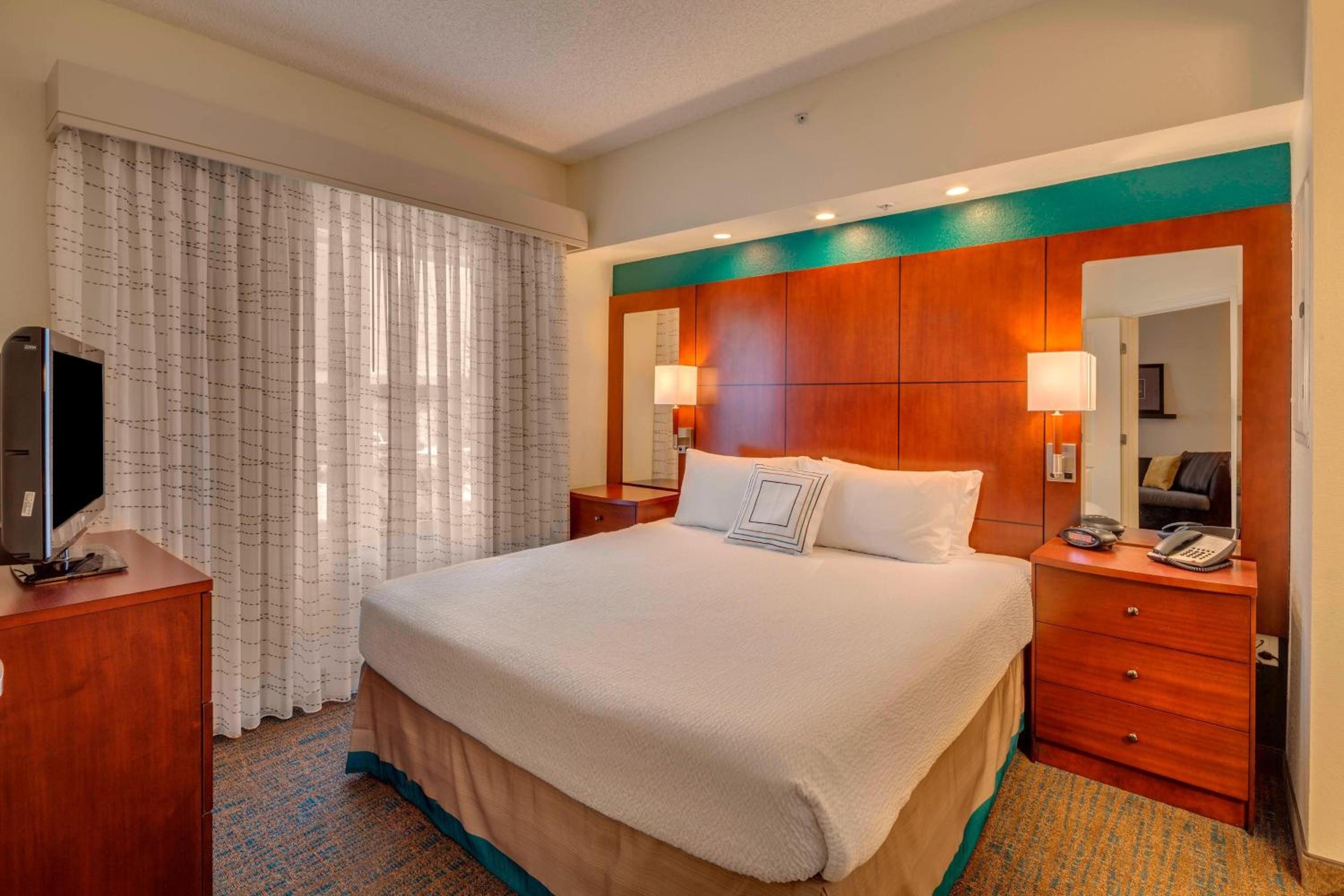 Two-Bedroom Suite - Photo 4