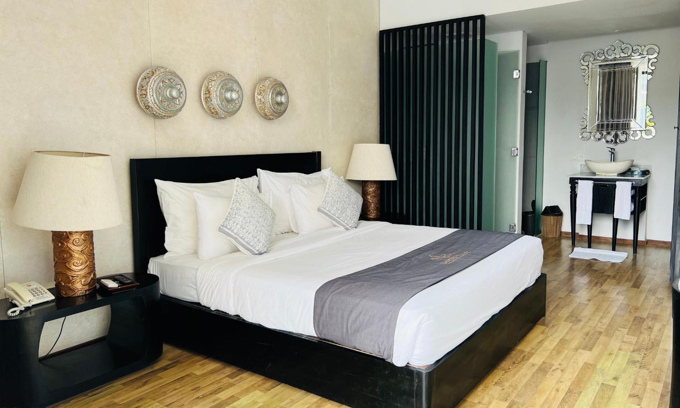 Two-Bedroom Villa with Private Jacuzzi - Photo 36