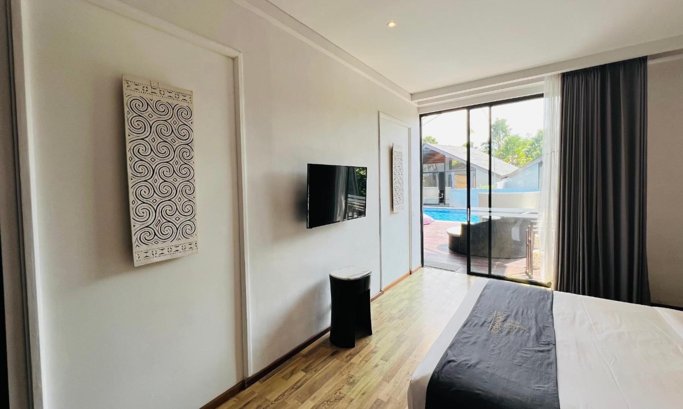 Two-Bedroom Villa with Private Jacuzzi - Photo 37