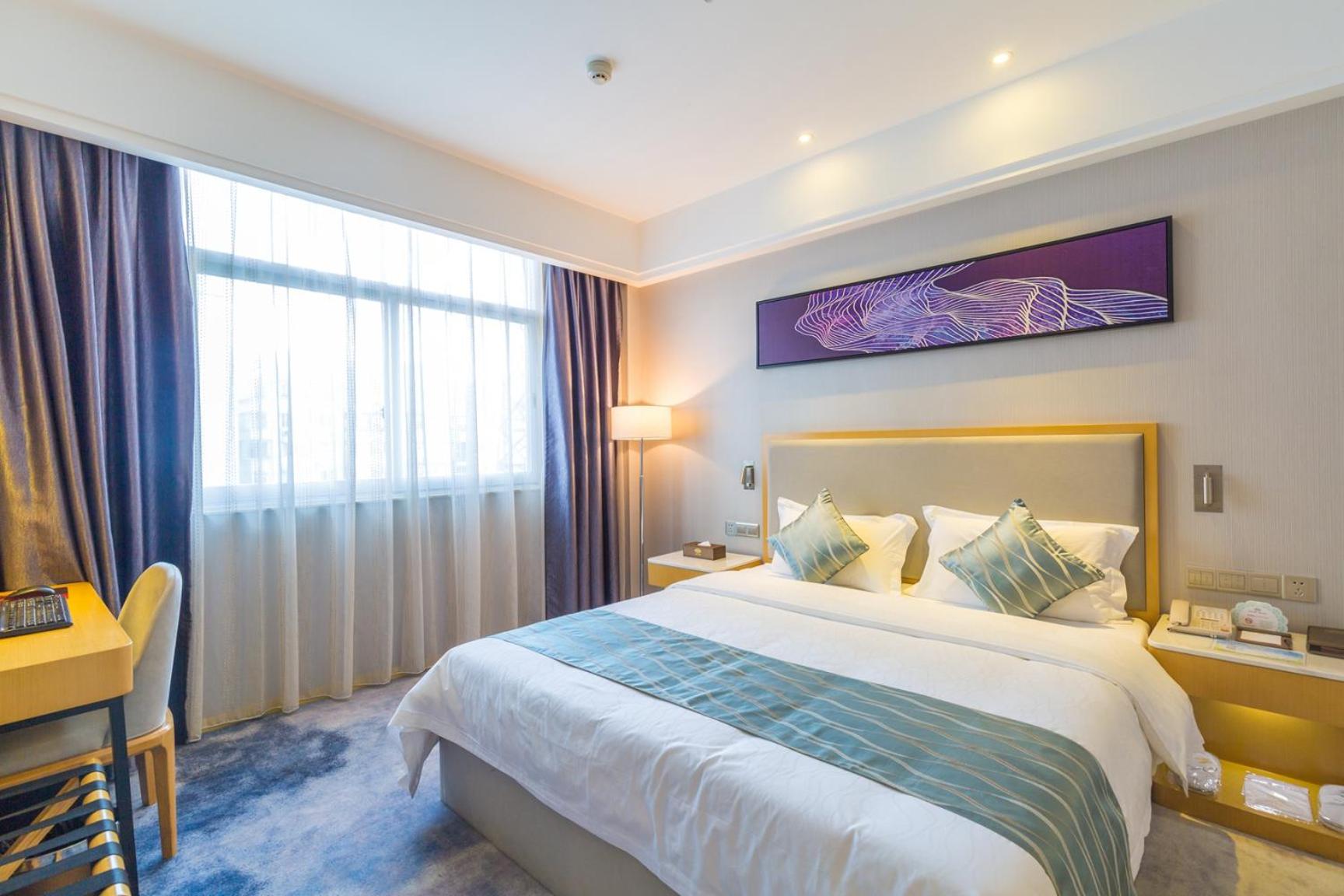 Deluxe Queen Room