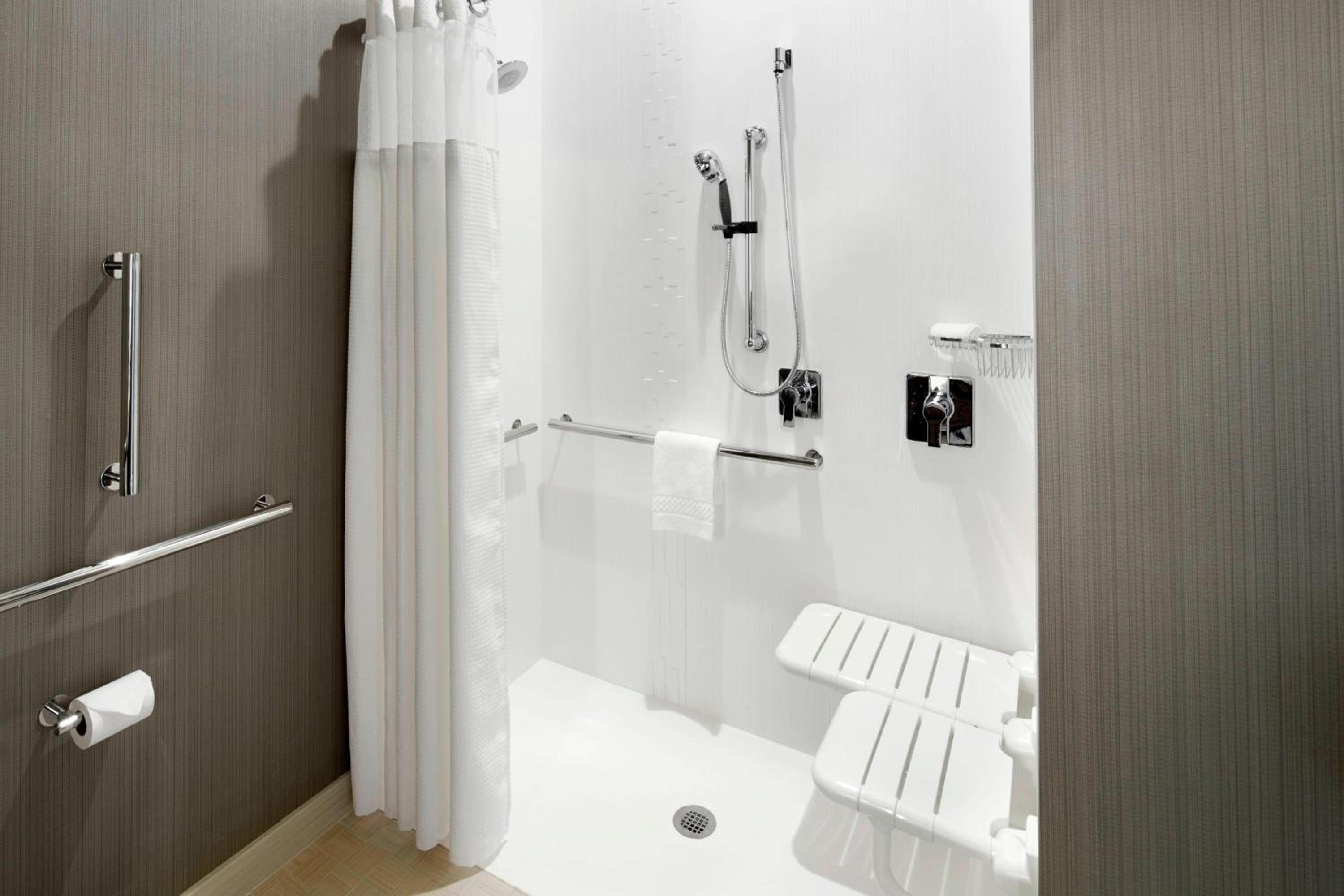 One-Bedroom King Suite with Sofa Bed and Adapted Tub - Mobility and Hearing Accessible photo 2