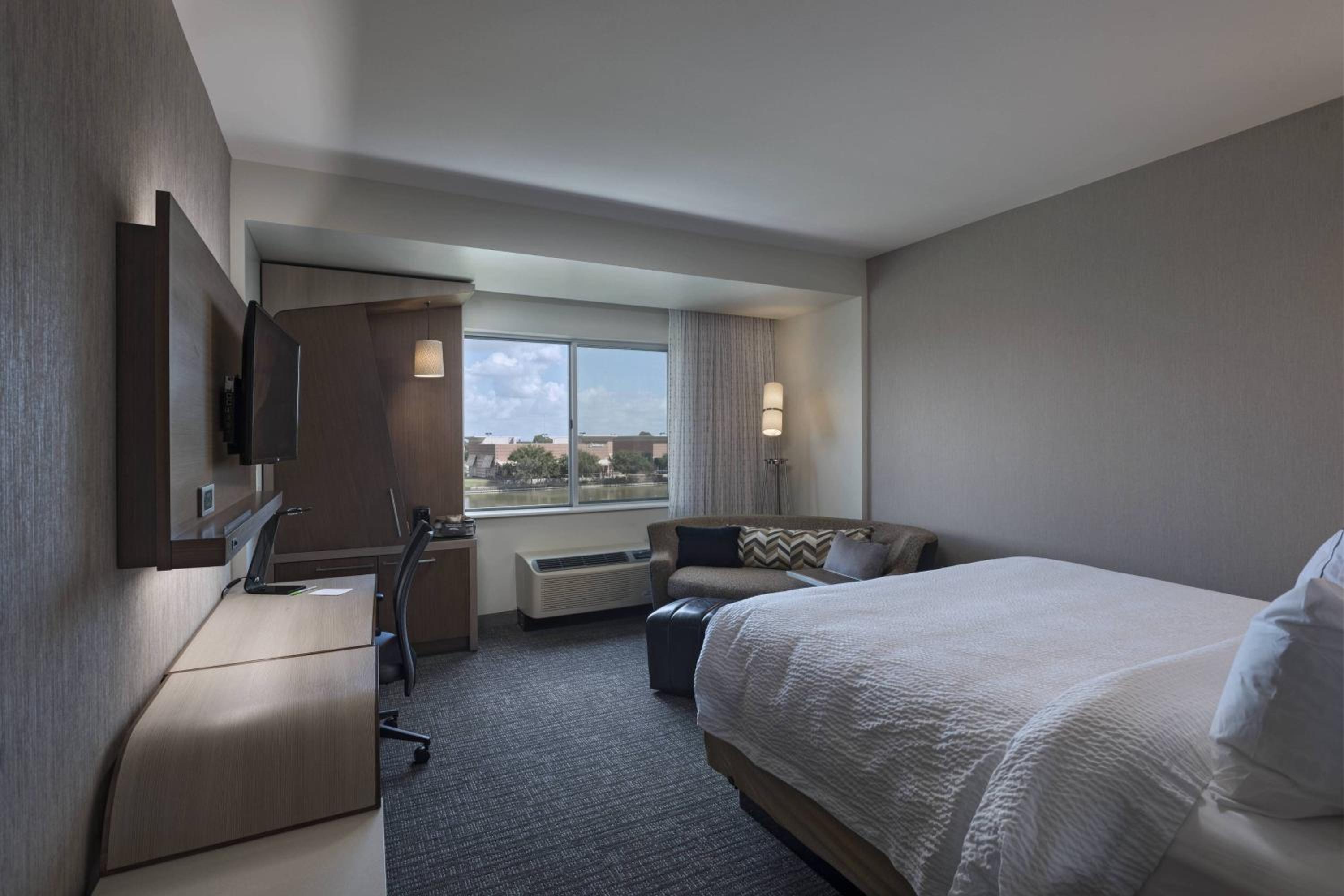 King Room with Sofa Bed - Hearing Accessible photo 1