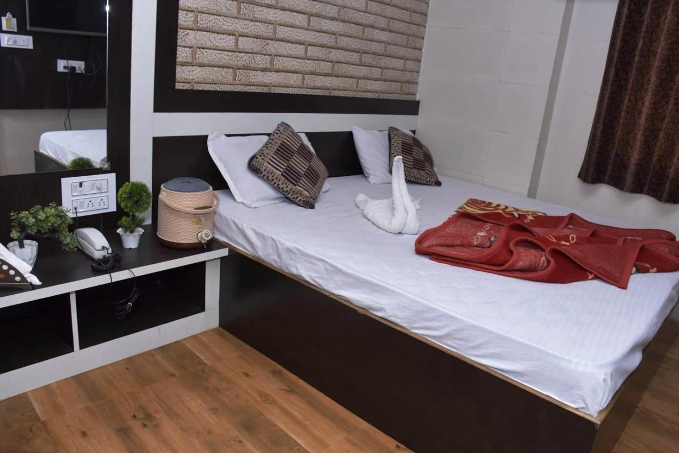 Standard Double Room With Fan photo 3