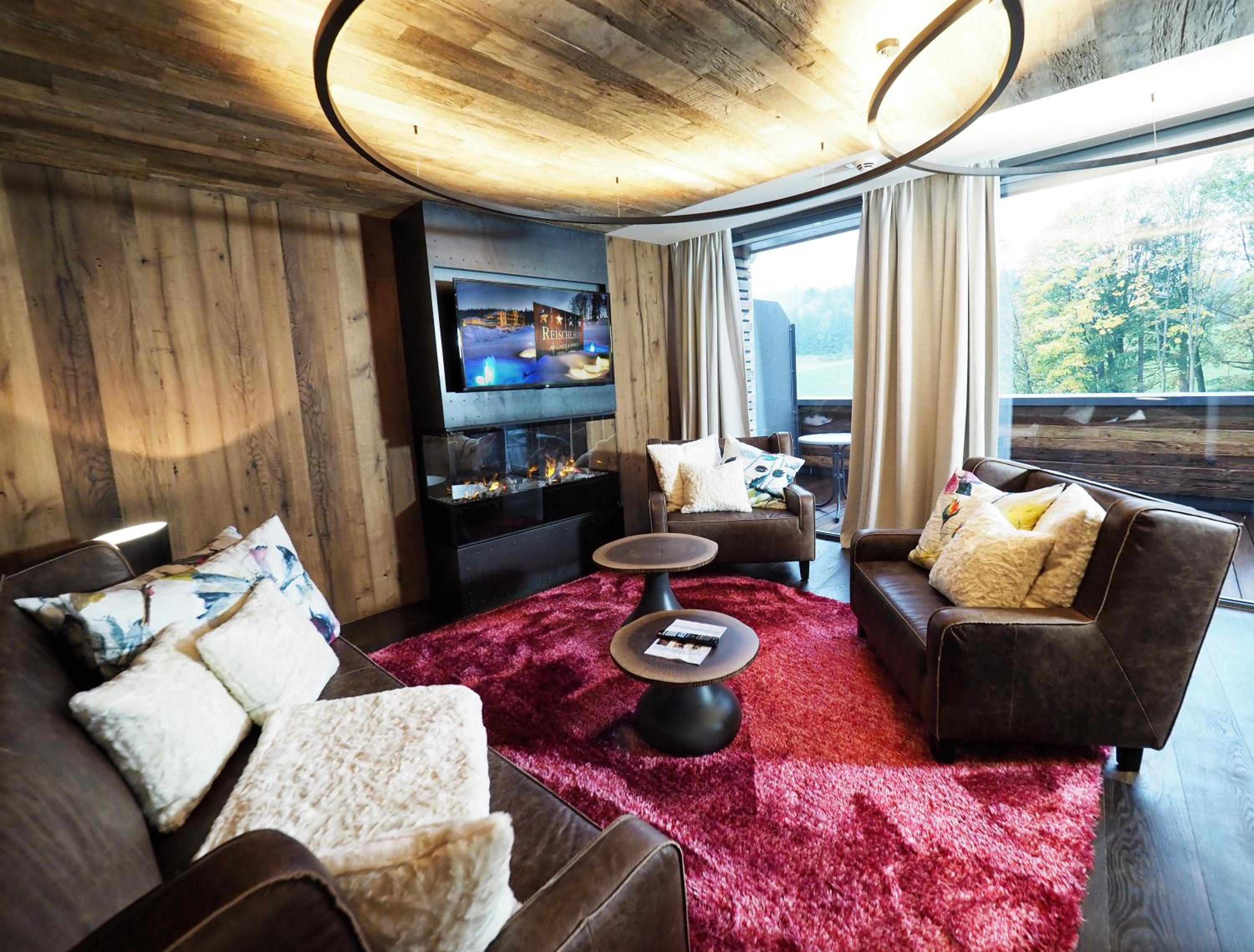 Deluxe Suite with Spa Bath