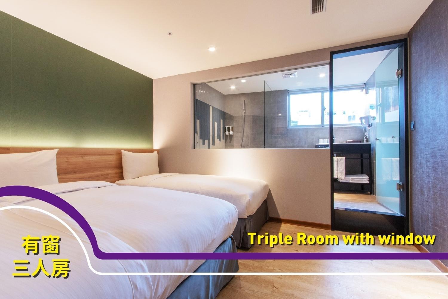 Deluxe Triple Room with Window photo 3