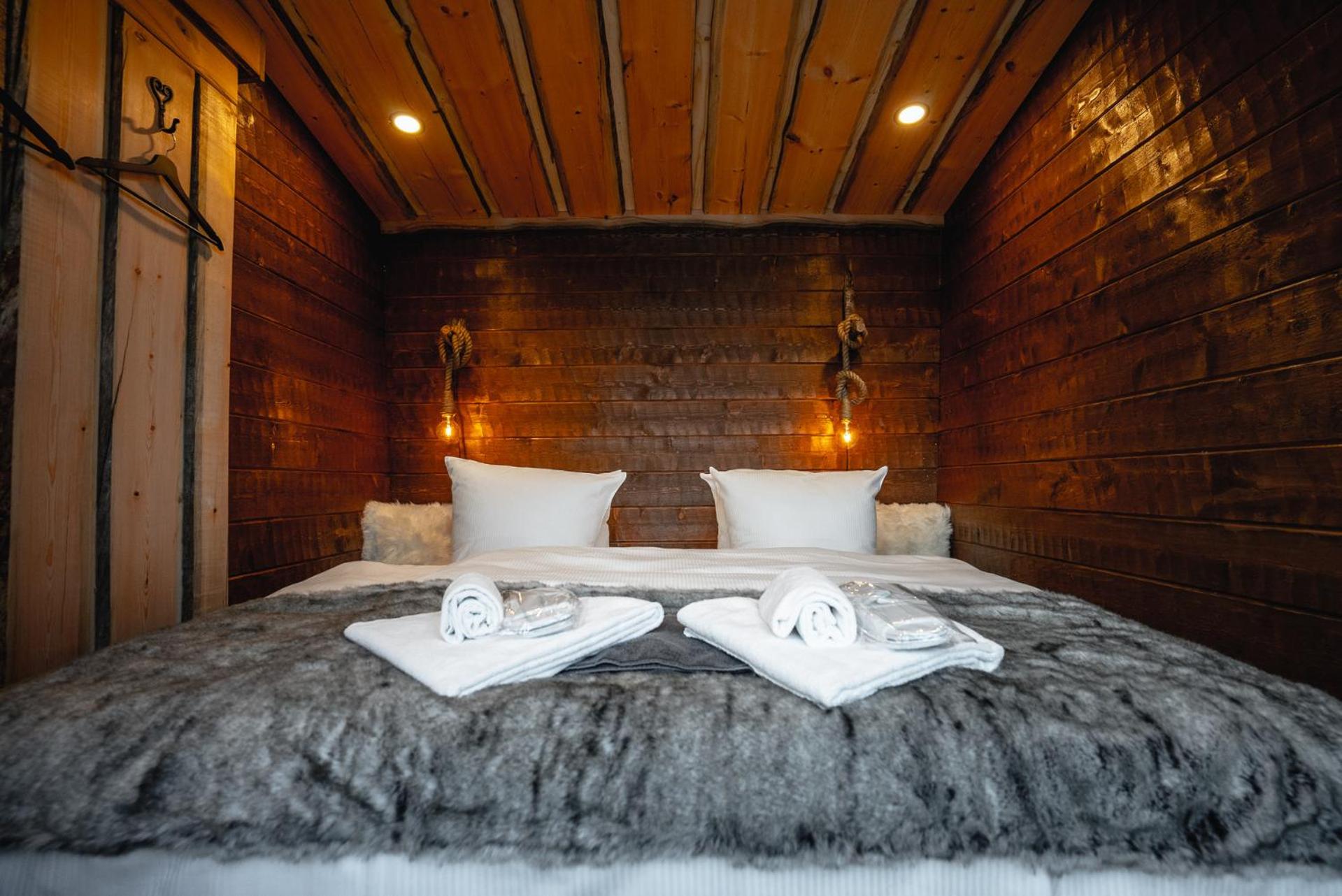 King Suite with Spa Bath - Photo 6