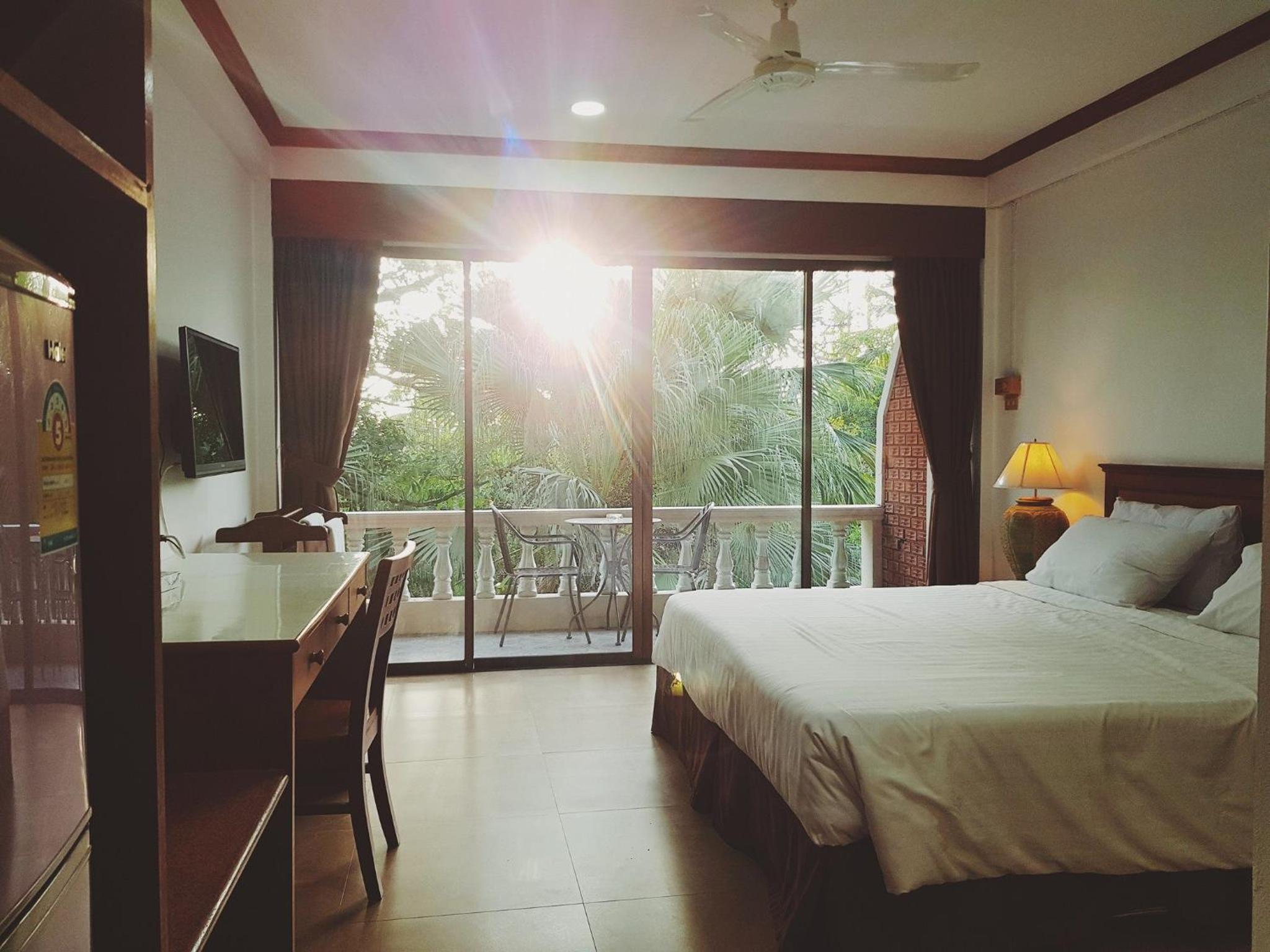 Superior Twin Room with Pool View photo 1