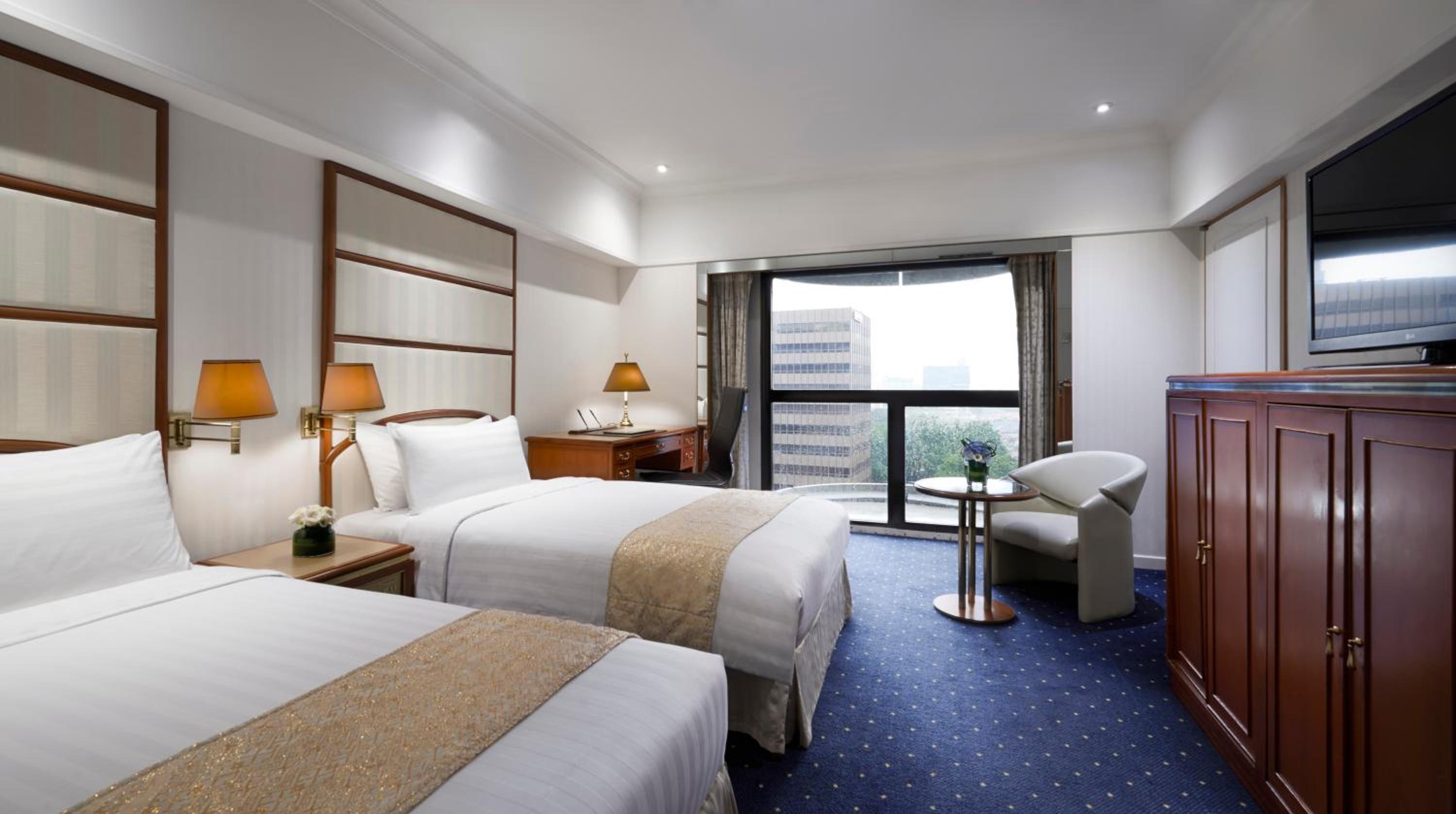 Deluxe Twin Room With City View - Photo 1