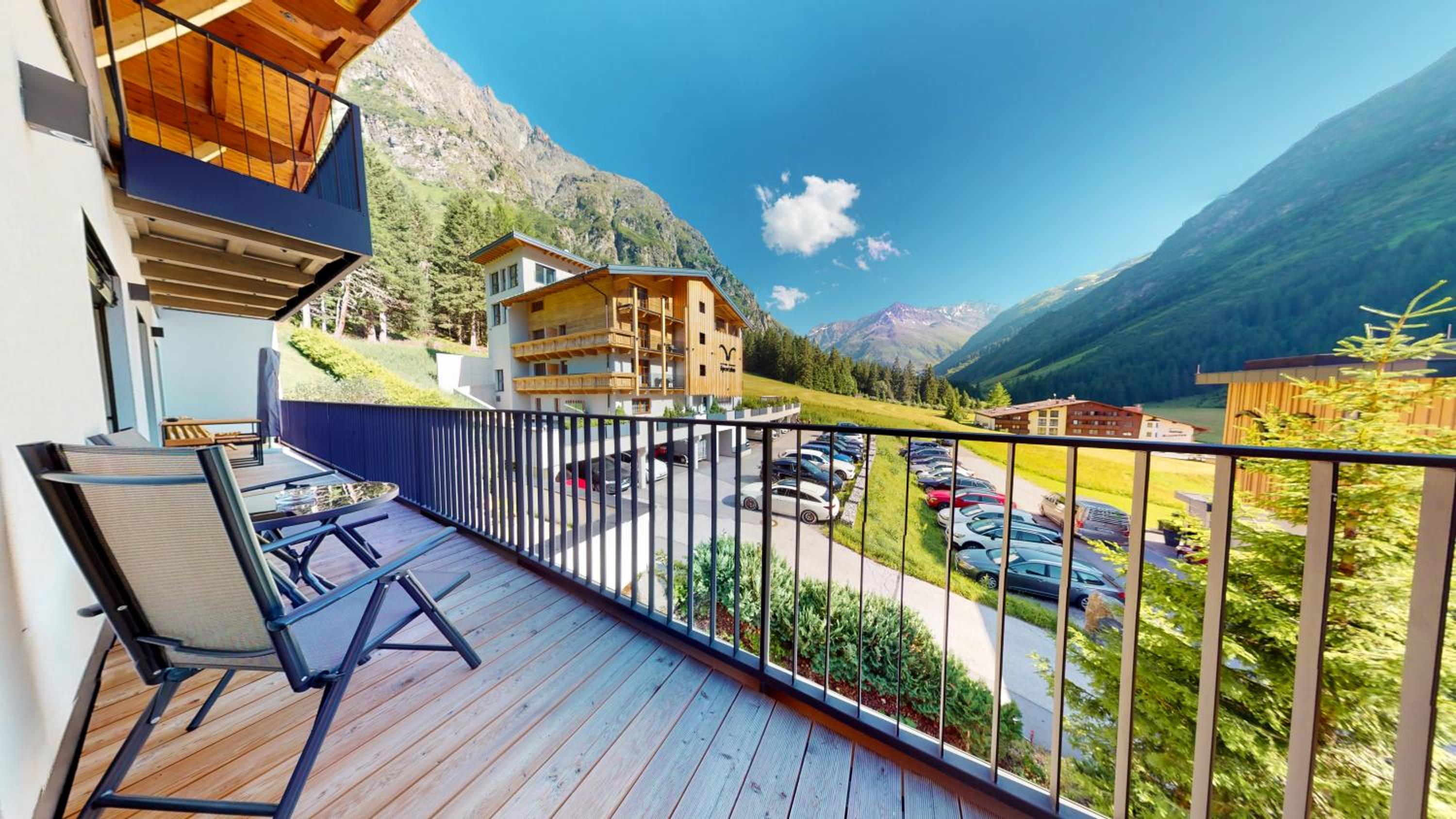 Apartment with Mountain View photo 2