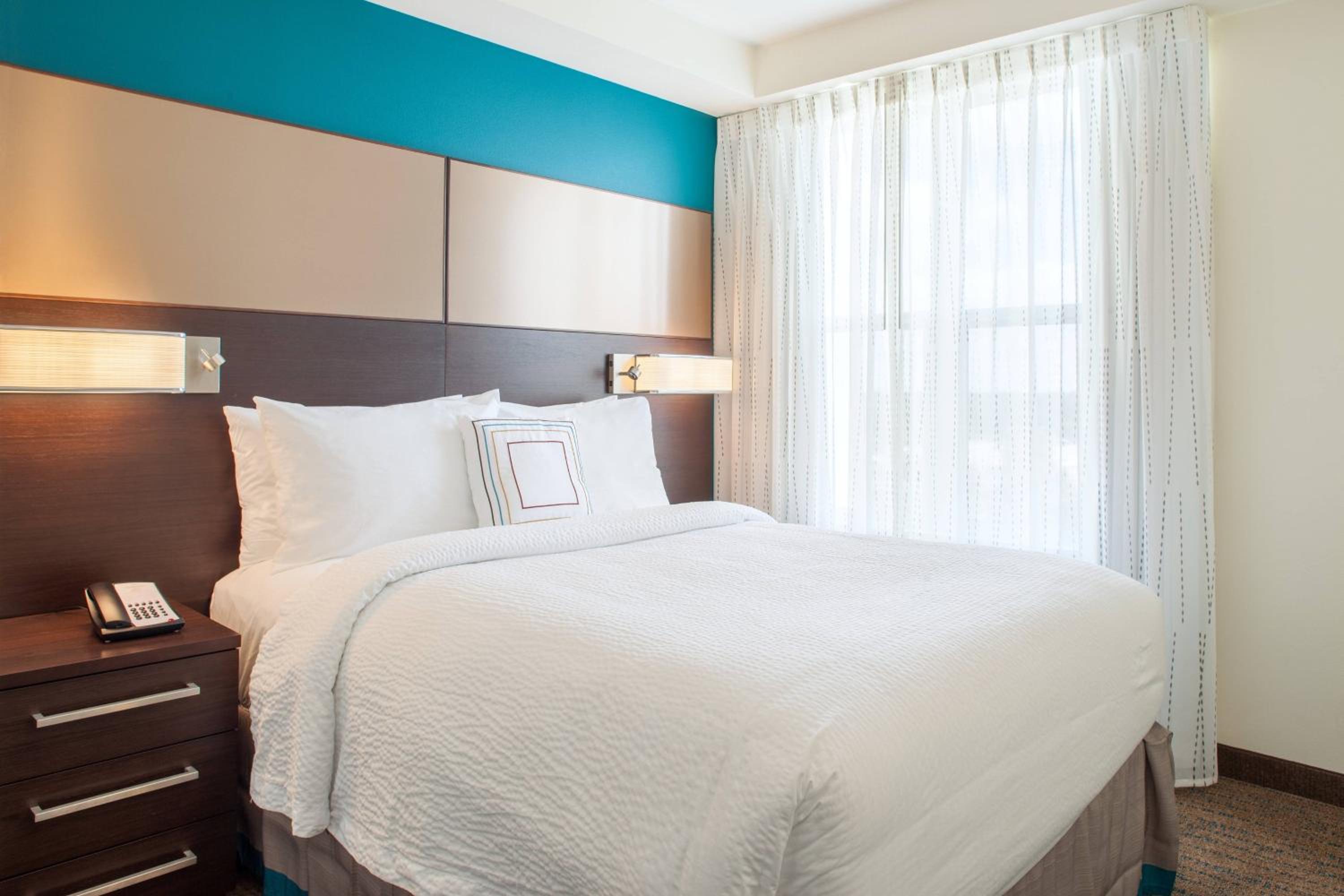 One-Bedroom King Suite with Sofa Bed and Roll-in Shower - Mobility and Hearing Accessible