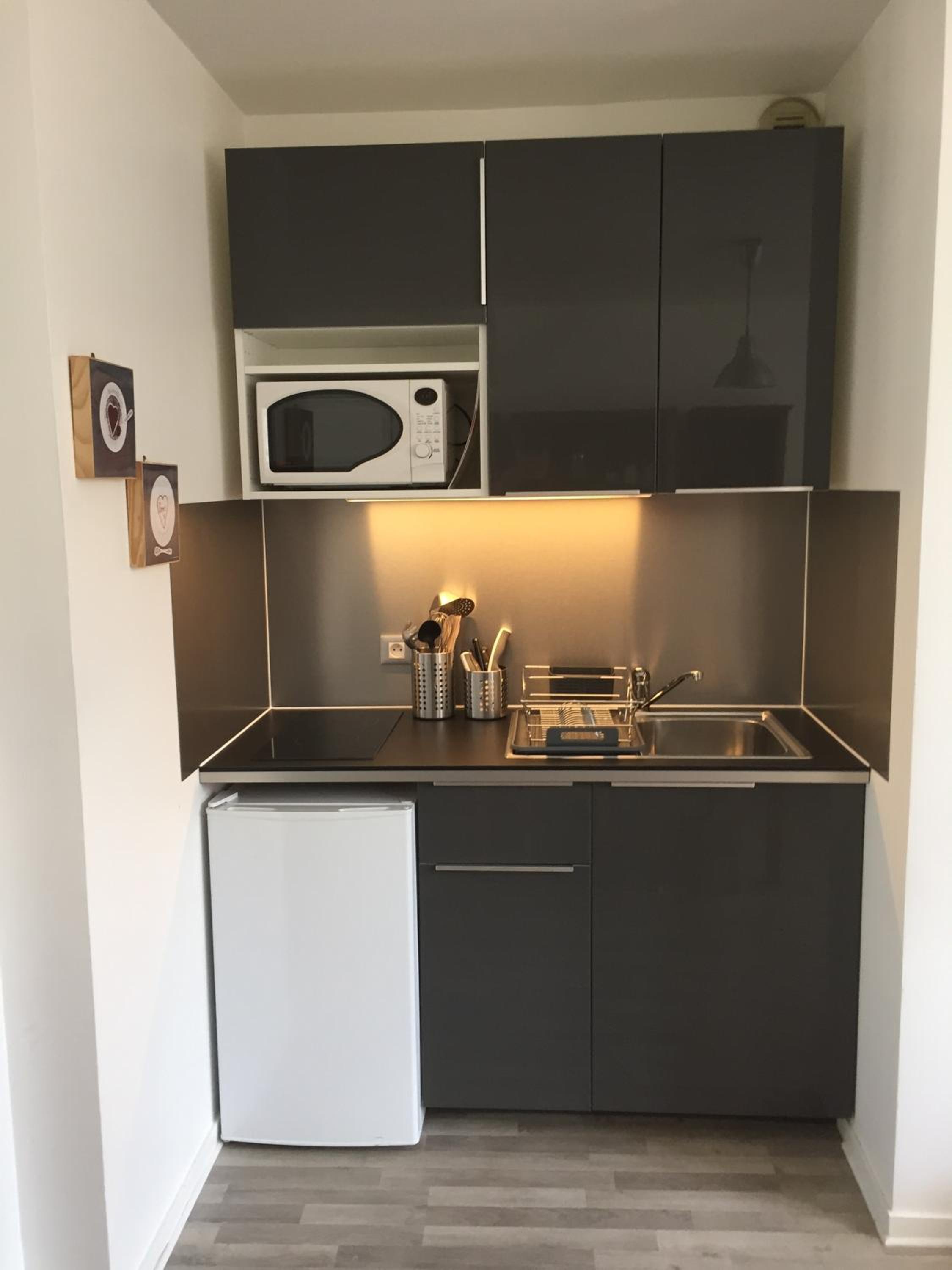 One-Bedroom Apartment - Photo 13