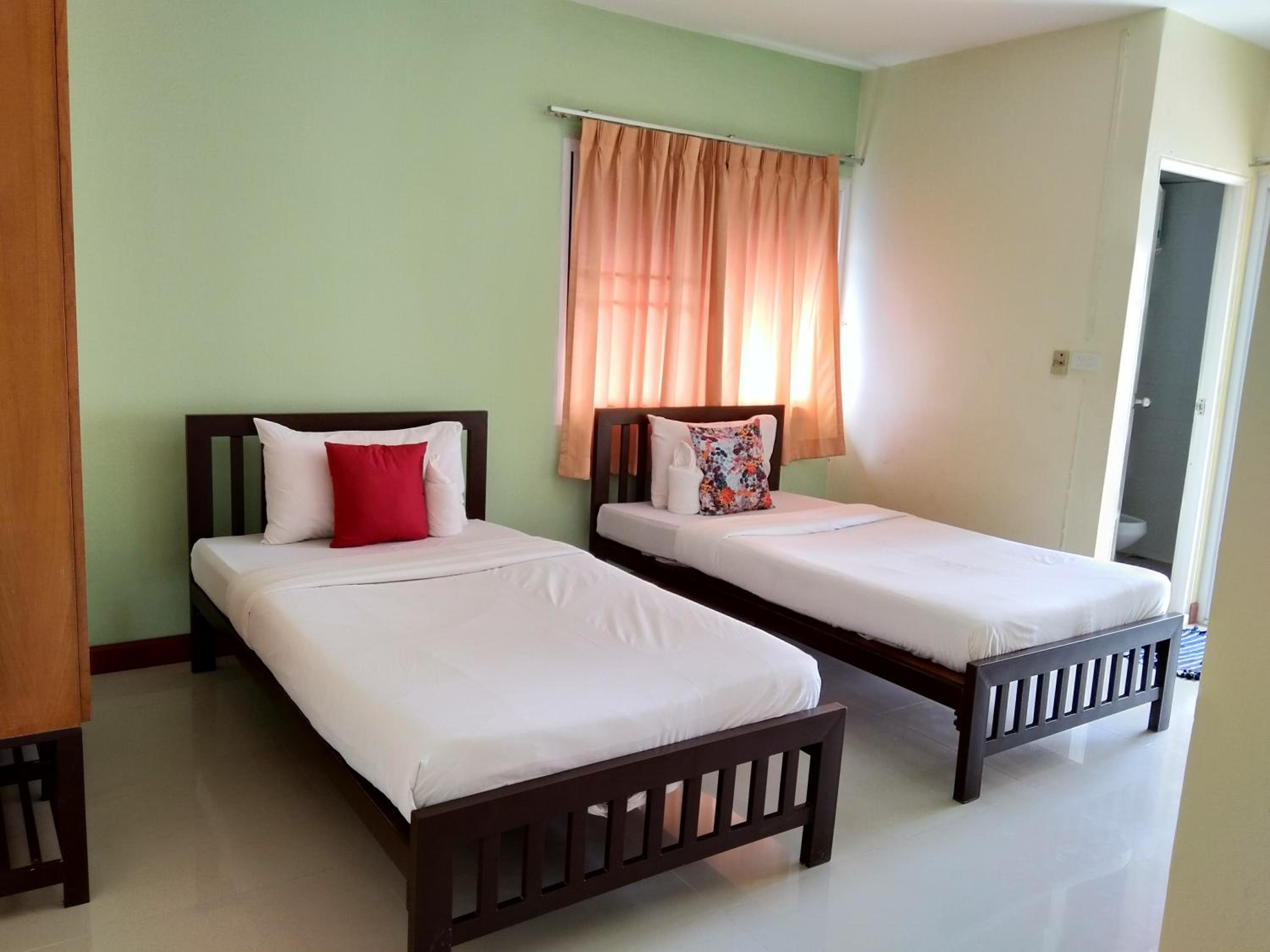 Twin Room with Balcony - Photo 9